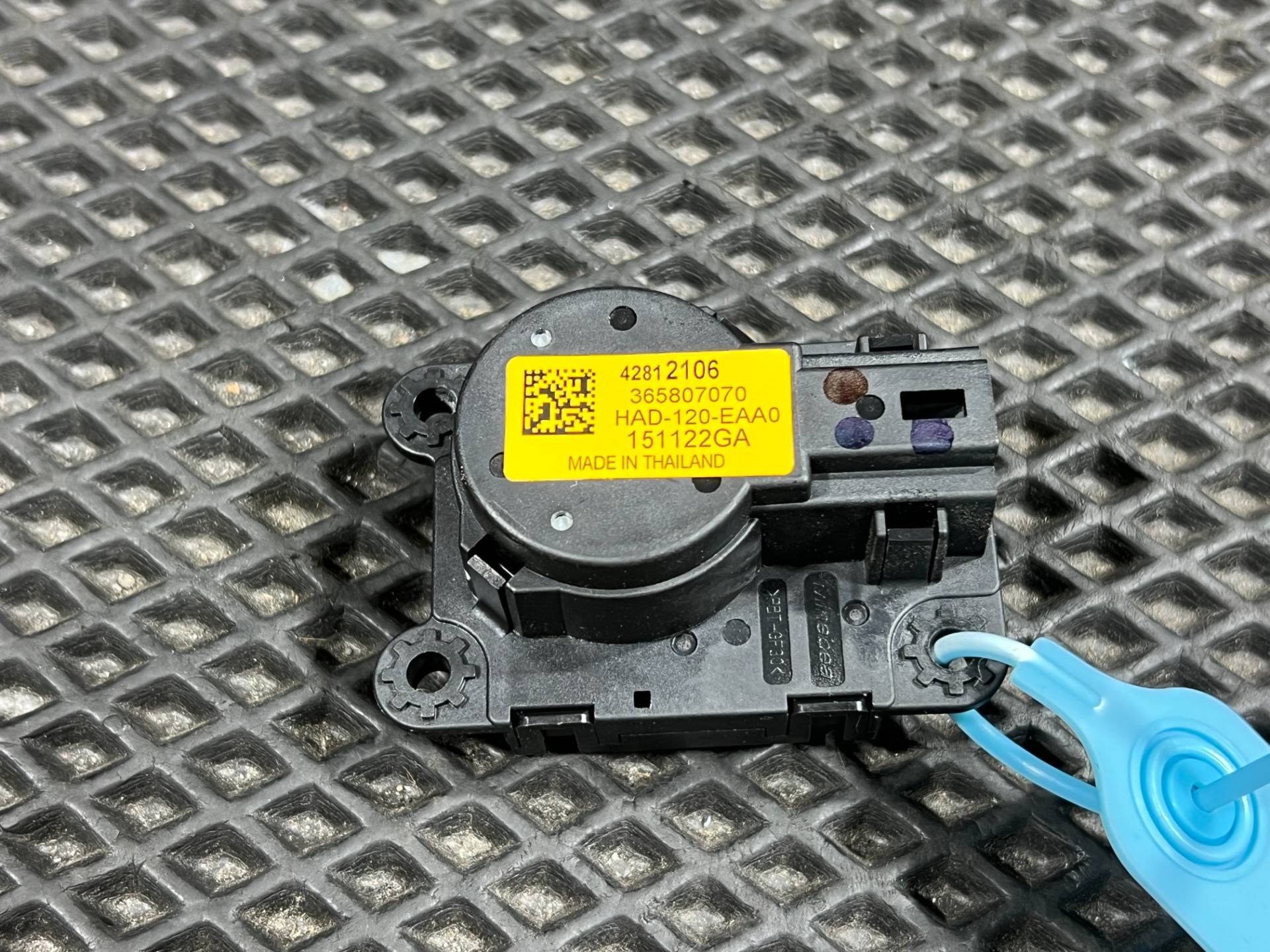 Моторчик заслонки печки Buick Envista 2024 OEM 42812106