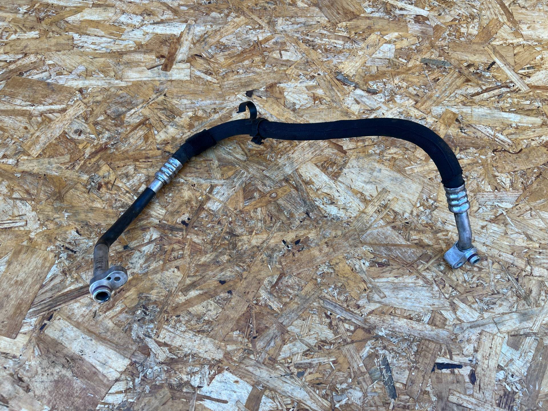 Трубка кондиционера Audi A8 D4/4H 2013 OEM 4H0260701AE