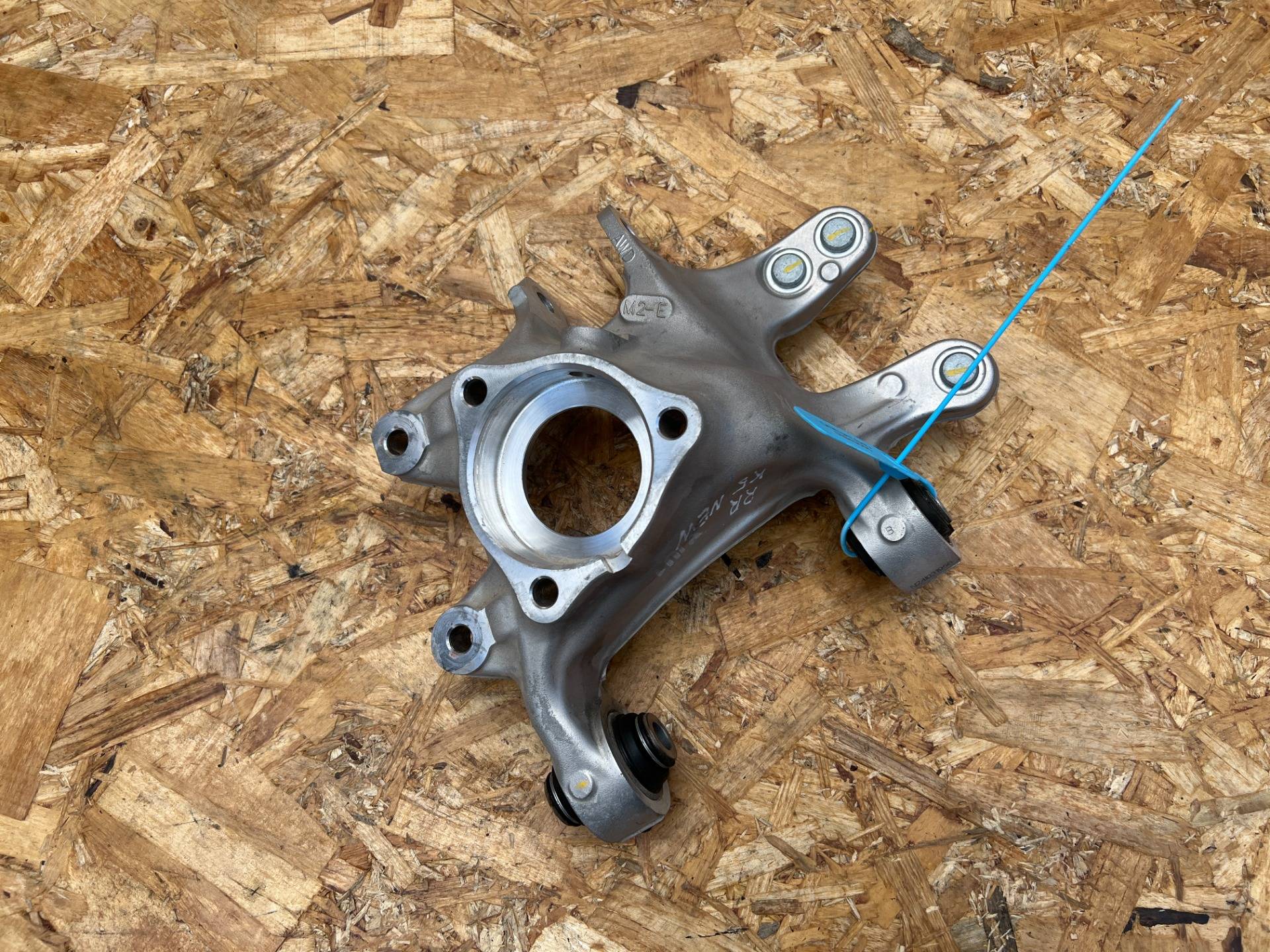 кулак задний правый Kia K5 3 2025 OEM 52711L3500