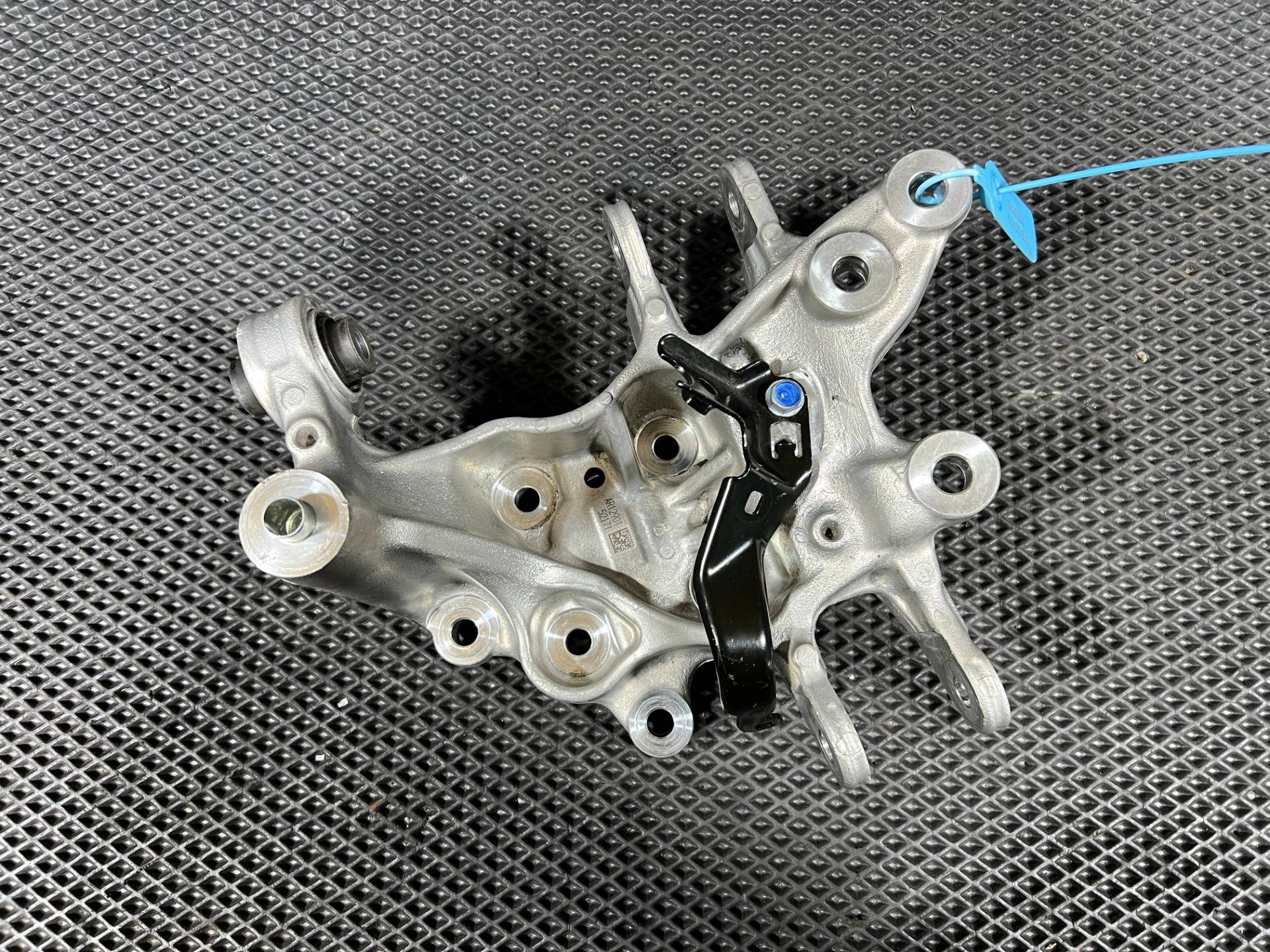 кулак задний правый Honda Accord 11 поколение 2025 OEM 52210-30A-A00