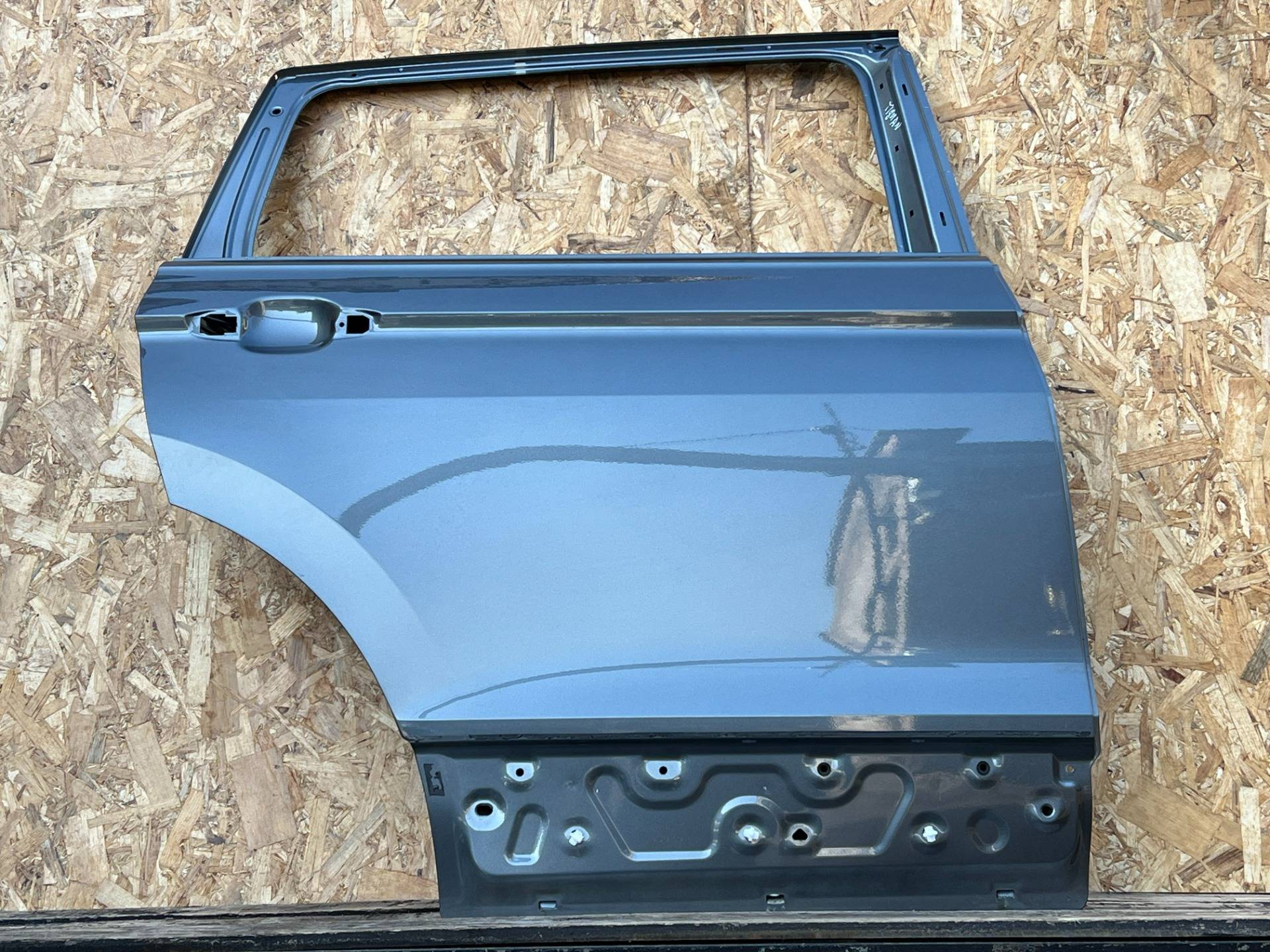 Дверь задняя правая Volkswagen Tiguan 2 2024 OEM 5NN833056F