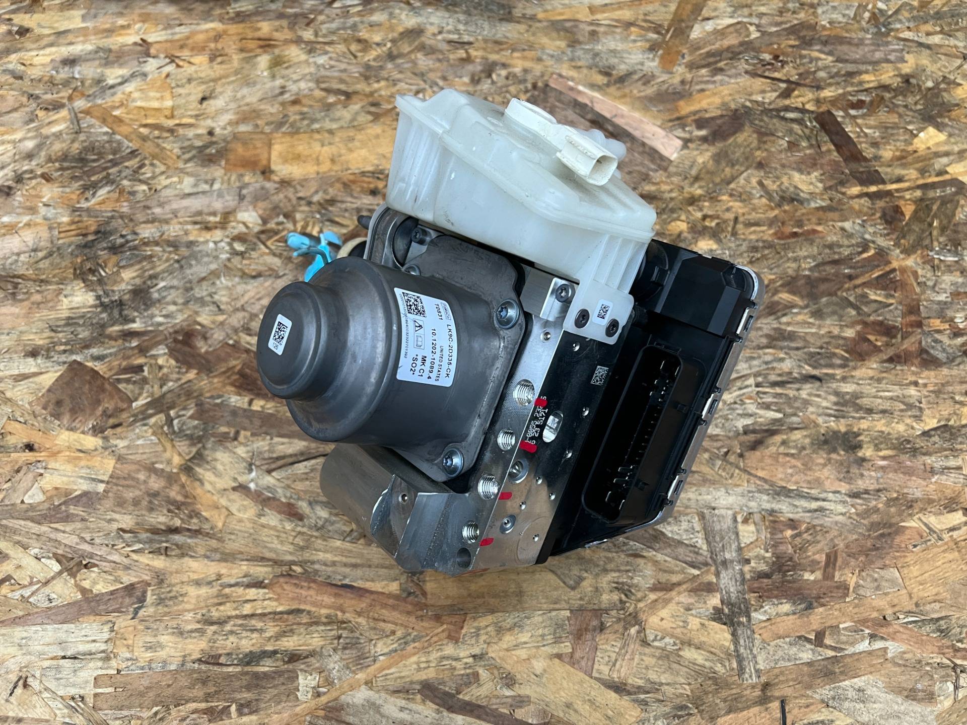 Блок ABS Ford Mustang Mach-E 2023 OEM LK9C2D335CK, LK9C2C219CK