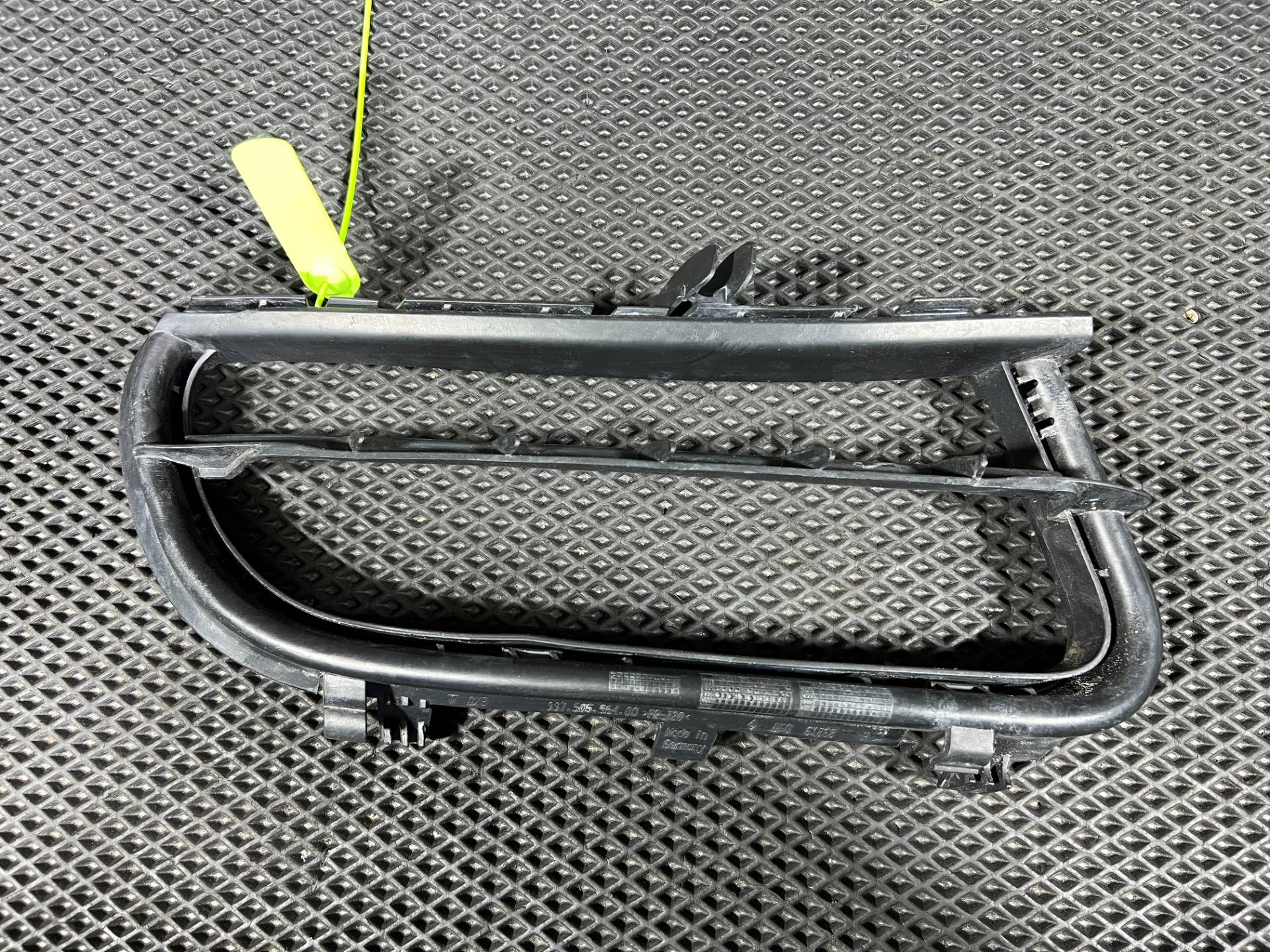 Заглушка (решетка) в бампер Porsche 911 997 2009 OEM 99750556400