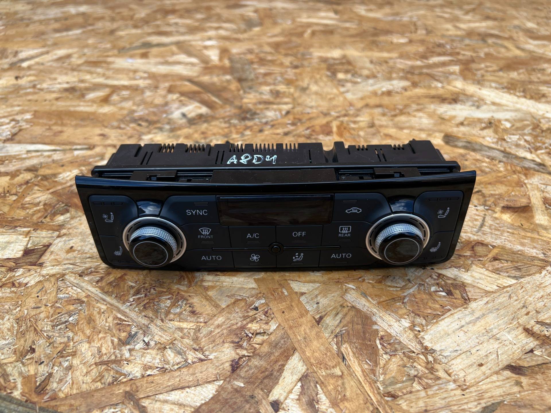 Блок управления печки/климат-контроля Audi A8 D4/4H 2013 OEM 4H0820043L
