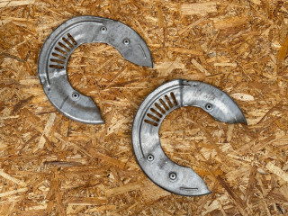 защитный кожух тормозного механизма Jaguar F-Pace 1 поколение X761 2016, 3.0 л., AJ 126, бензин, АКПП, внедорожник 5 дв., HK83-2K004-BD, HK83-2K005-BD, T3B1001, T4A3464, LR090696, LR090695