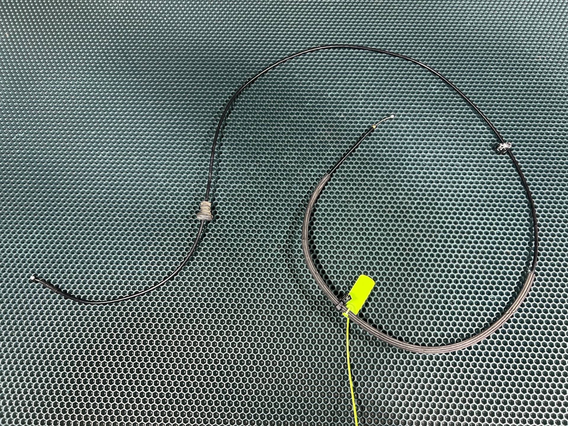 Трос капота Audi S8 D4 2017 OEM 4H1823535, 4H1823535B