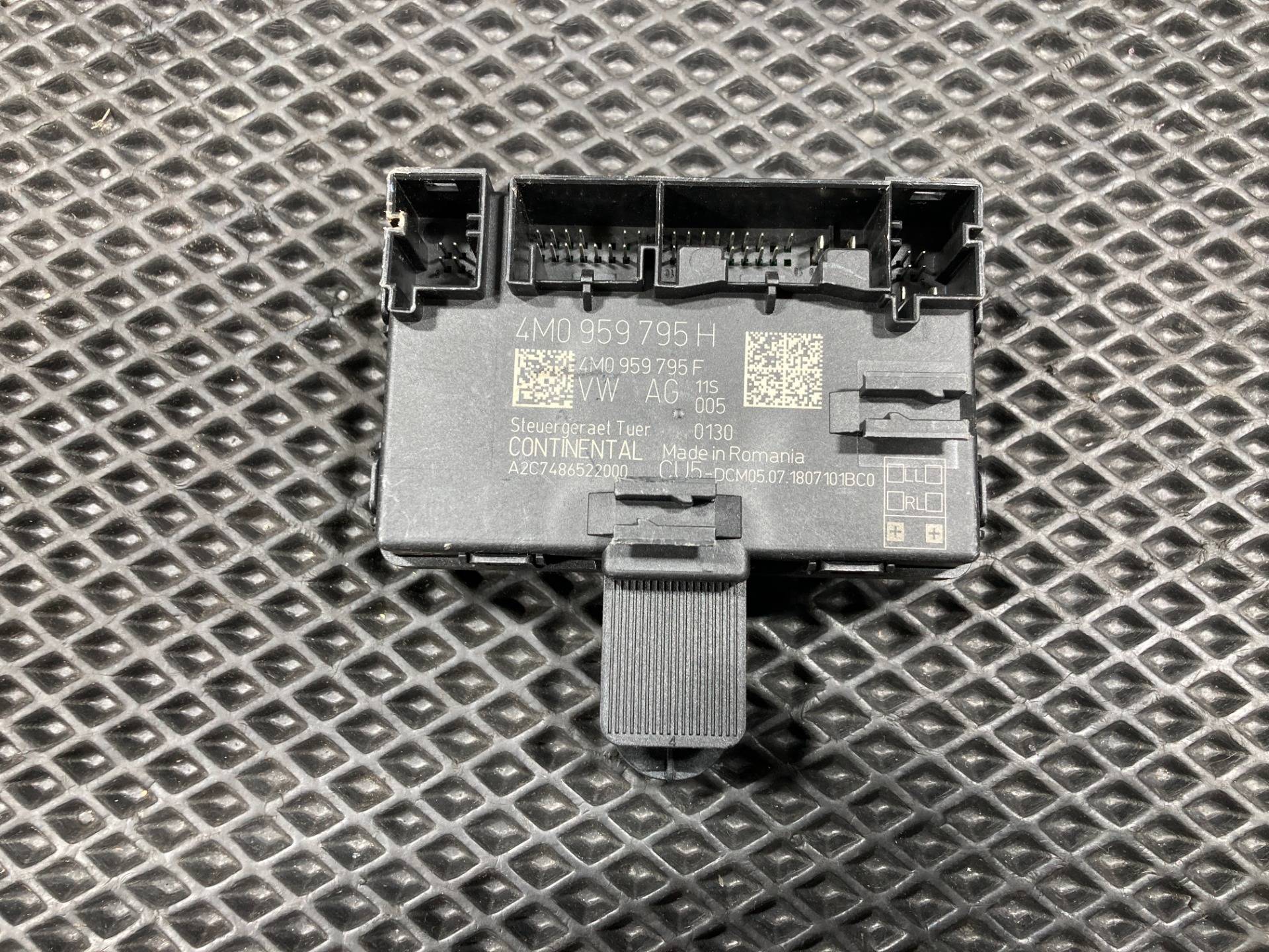 Блок управления двери задней левой Audi A5 F5 2018 OEM 4M0959795F, 4M0959795H
