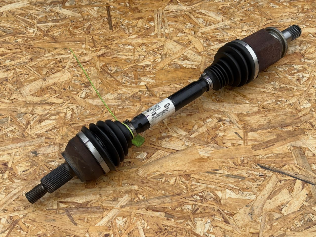 полуось передняя левая (приводной вал, ШРУС) Land Rover Range Rover Sport 2 поколение 2017, 3.0 л., бензин, внедорожник 5 дв., LR064634, LR041969, DPLA3N129AB - фото №1