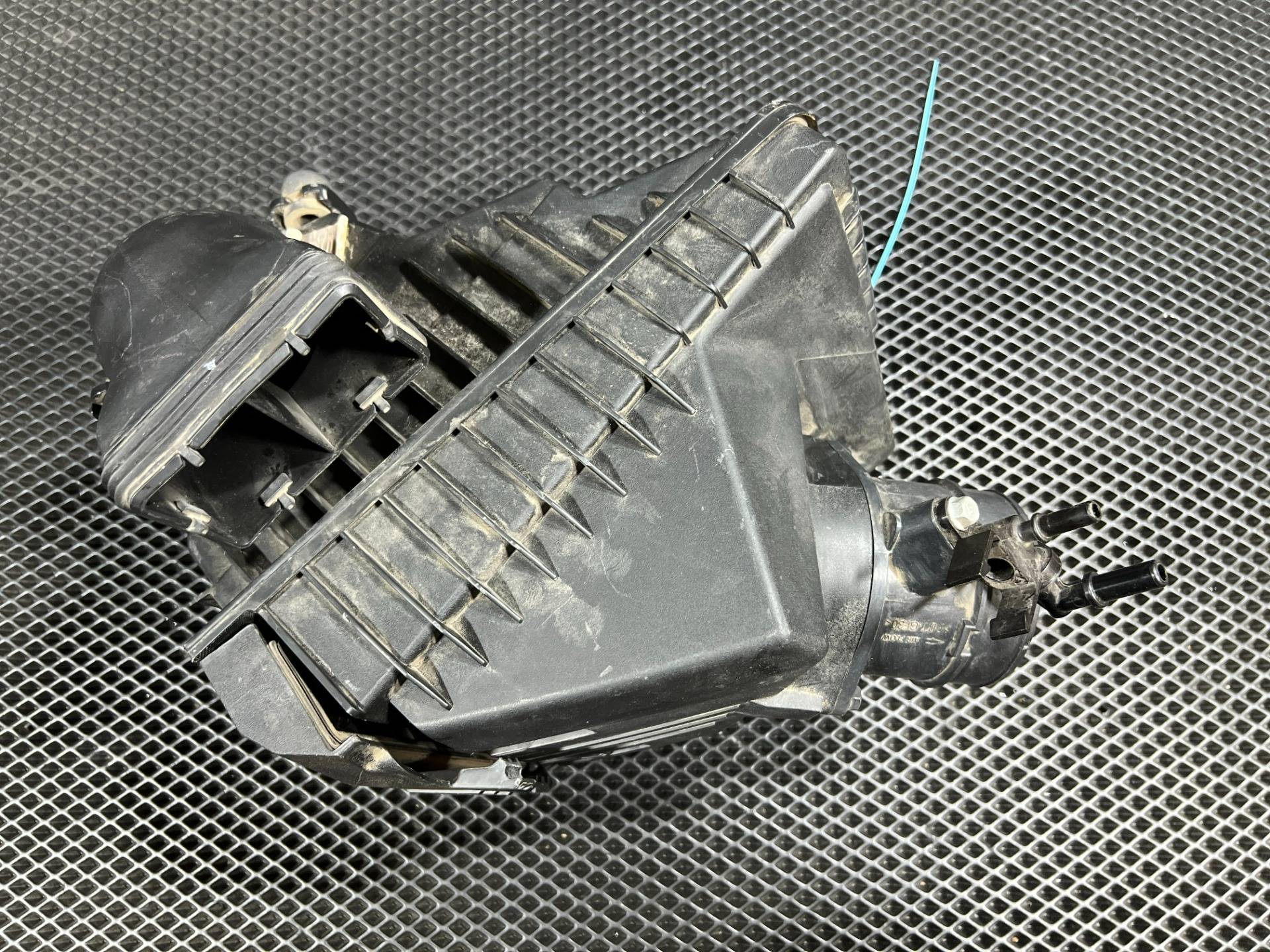 Корпус воздушного фильтра Kia Sorento 4 2023 OEM 28110-L0600