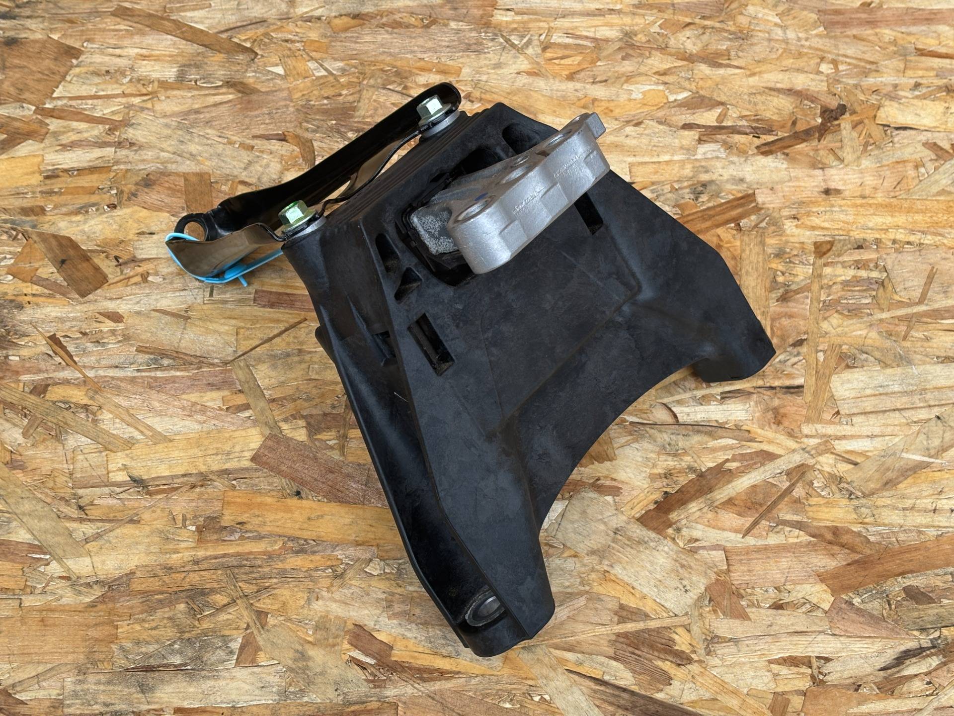 Подушка крепления двигателя Honda CR-V 6 поколение 2025 OEM 50820-3A0-A12, 50625-3A0-A10