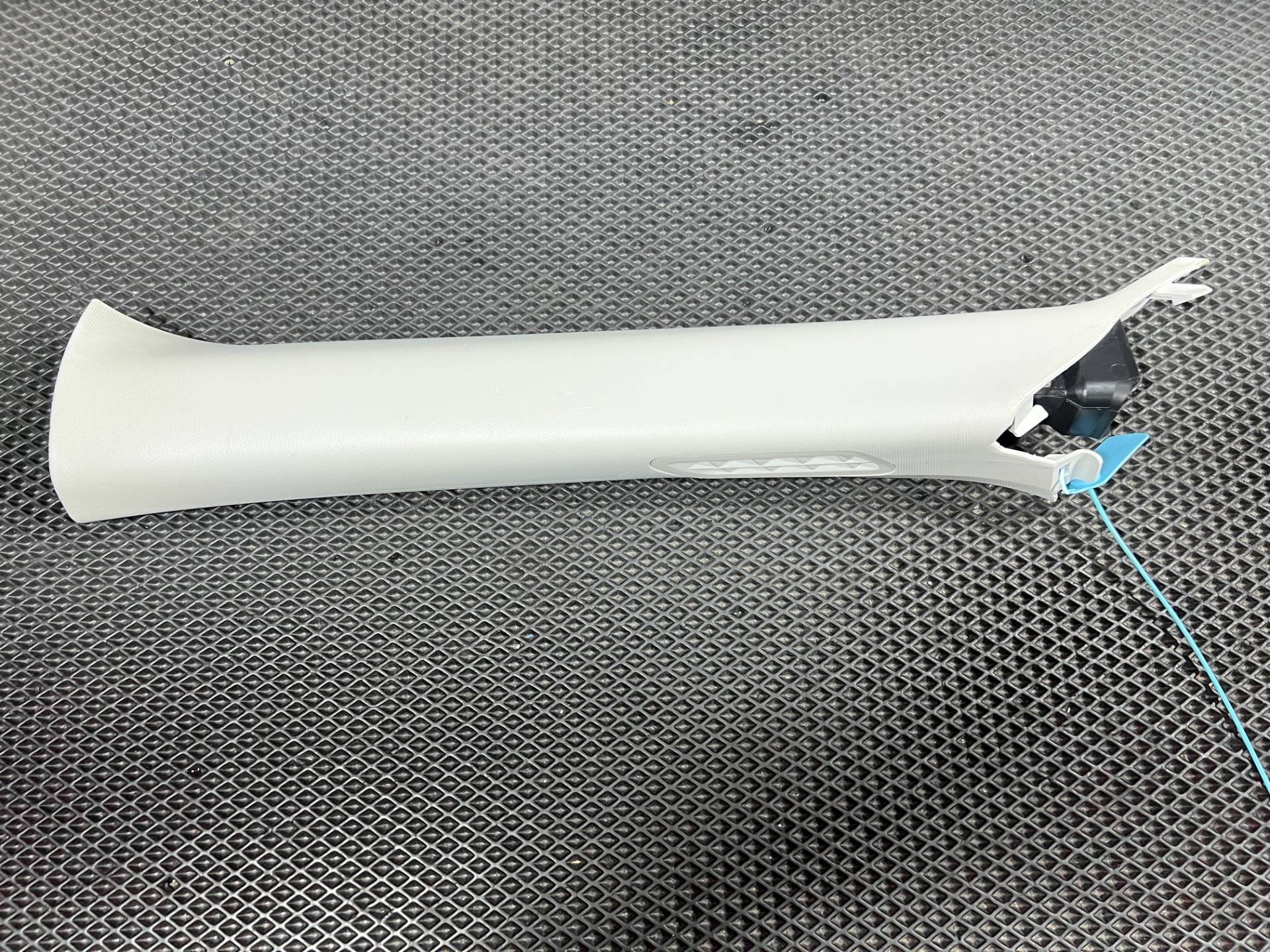 Обшивка стойки передней левой Ford Mustang Mach-E 2023 OEM LJ8B-R019A19-AD, LJ8B-R03513-AMW