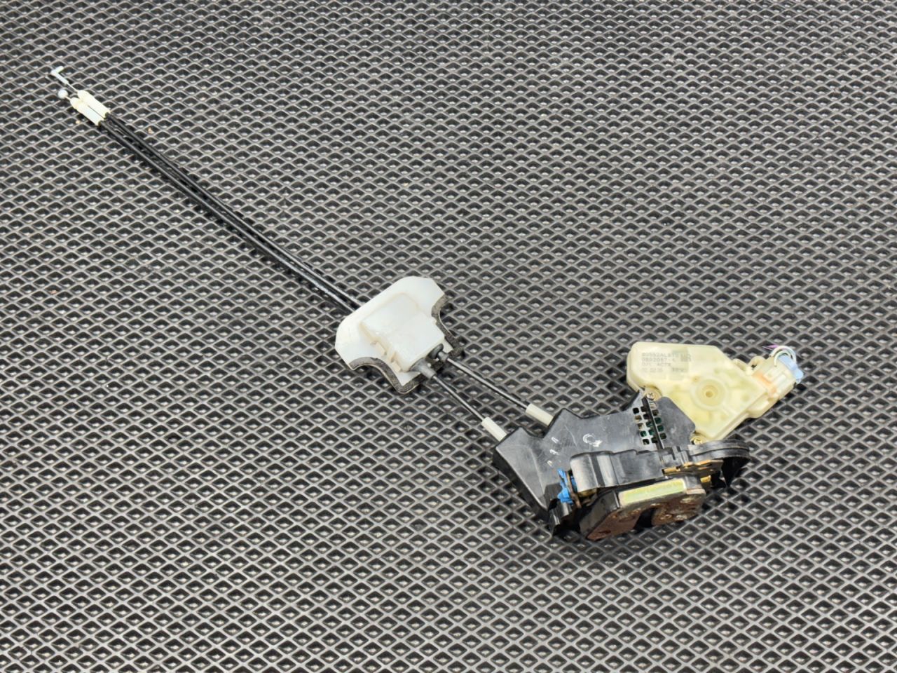 замок двери передней правой Infiniti G35 3 поколение 2006, 3.5 л., бензин, АКПП, седан, 80552AL510, 80502AC700 - фото №1