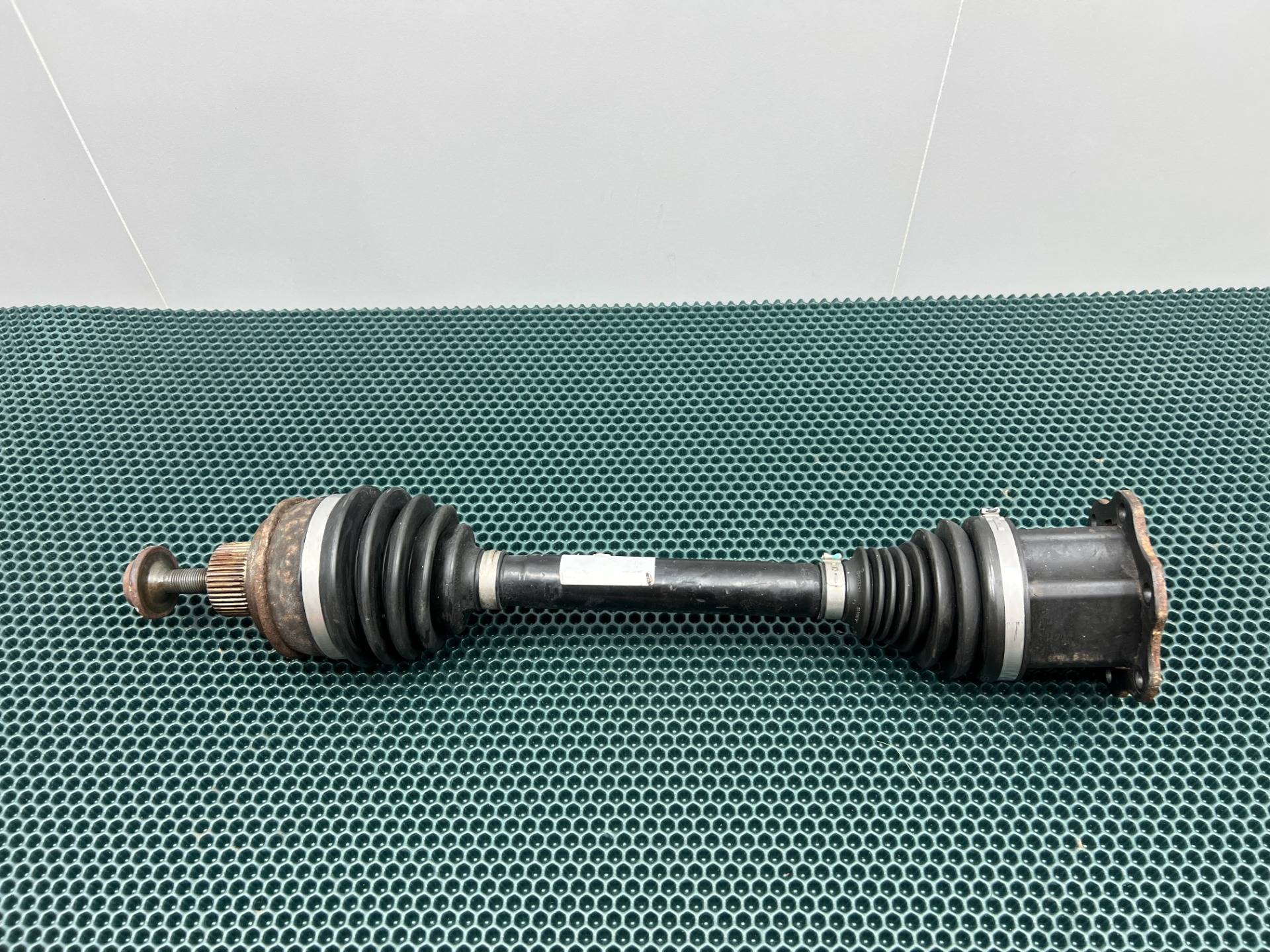 Полуось передняя левая (приводной вал, ШРУС) Audi Q7 4M 2016 OEM 4M0407271D, 4M0407271, 4M0407271AD
