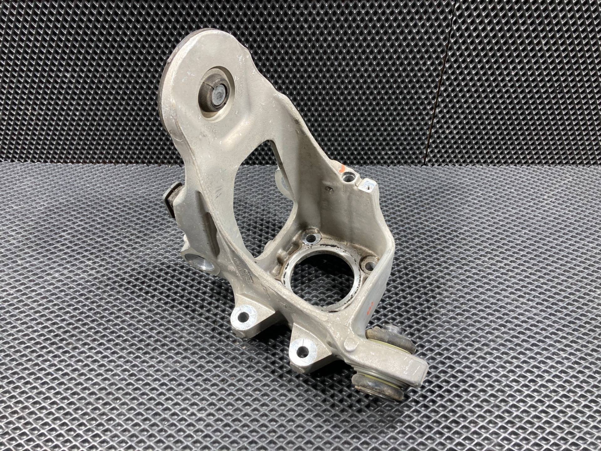 кулак задний левый BMW X5 E70 2018 OEM 33326879101, 33506776376, 33536857004