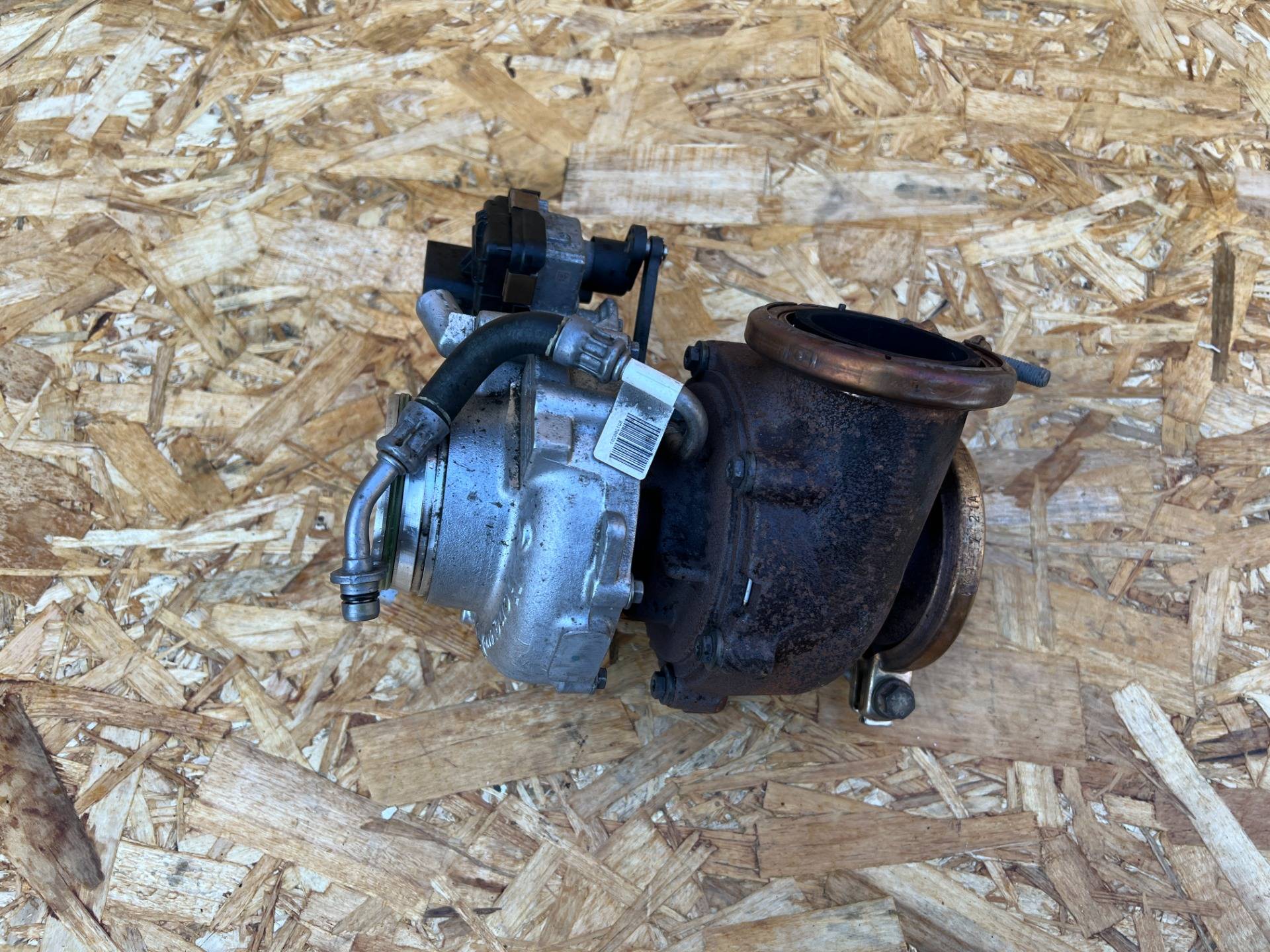 Турбина BMW 7 G11/G12 2017 OEM 8584218, 835109, 833534