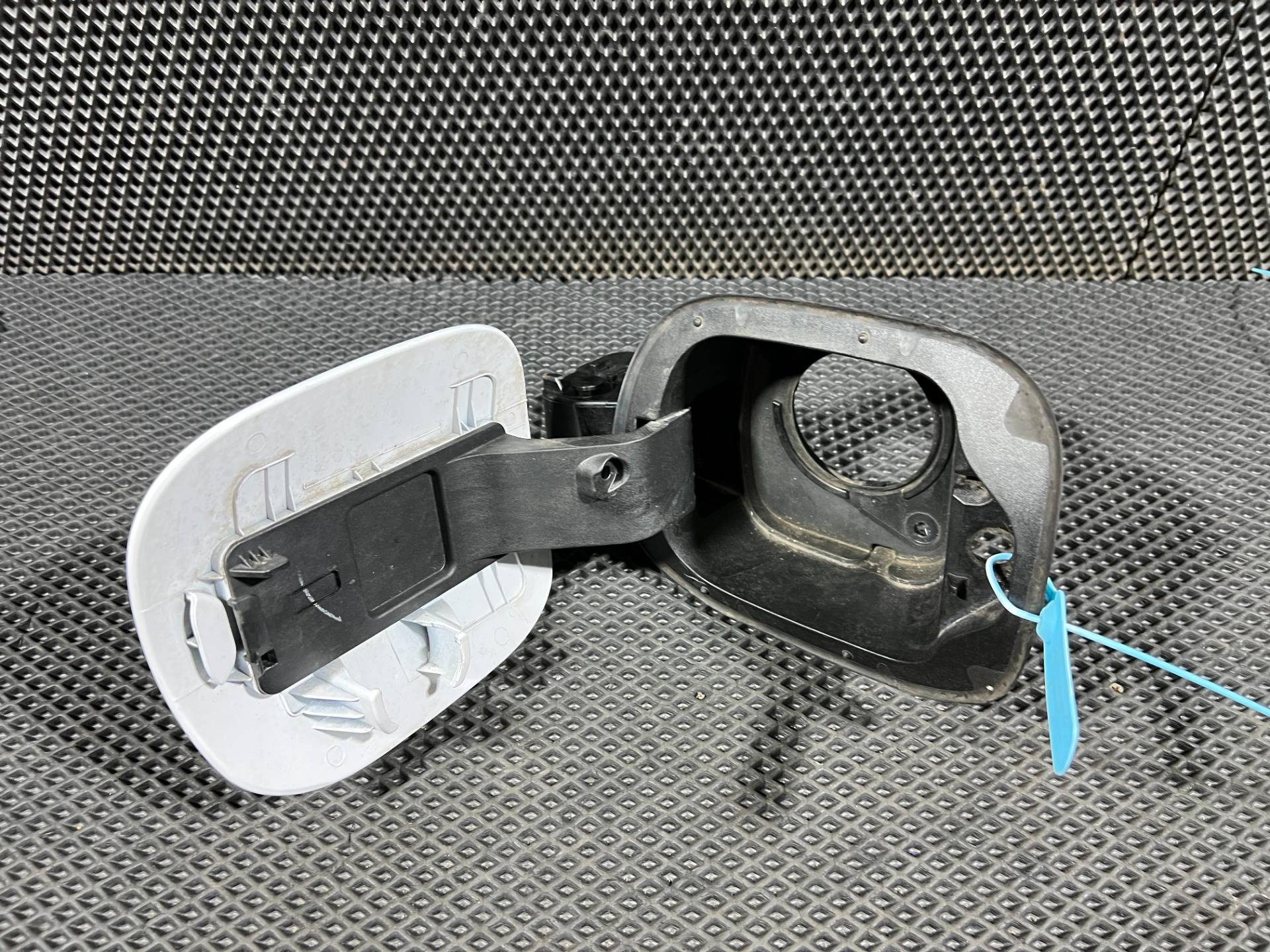 Лючок топливного бака Kia K5 3 2022 OEM 81595-L3010
