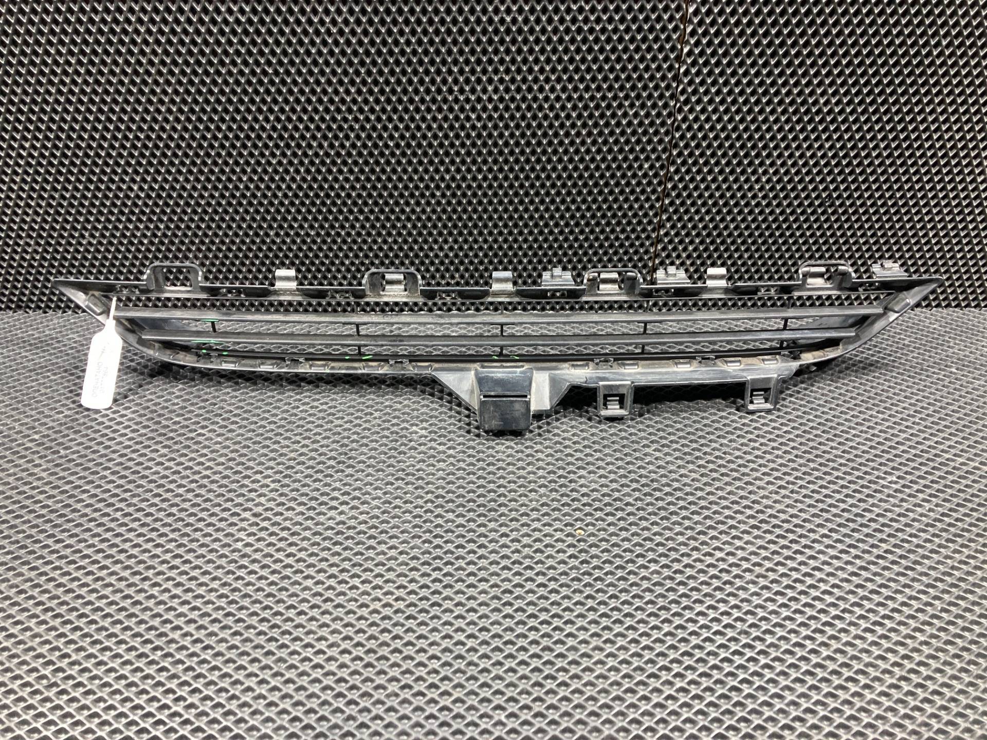 Заглушка (решетка) в бампер BMW X5 F15 2018 OEM 51117294476