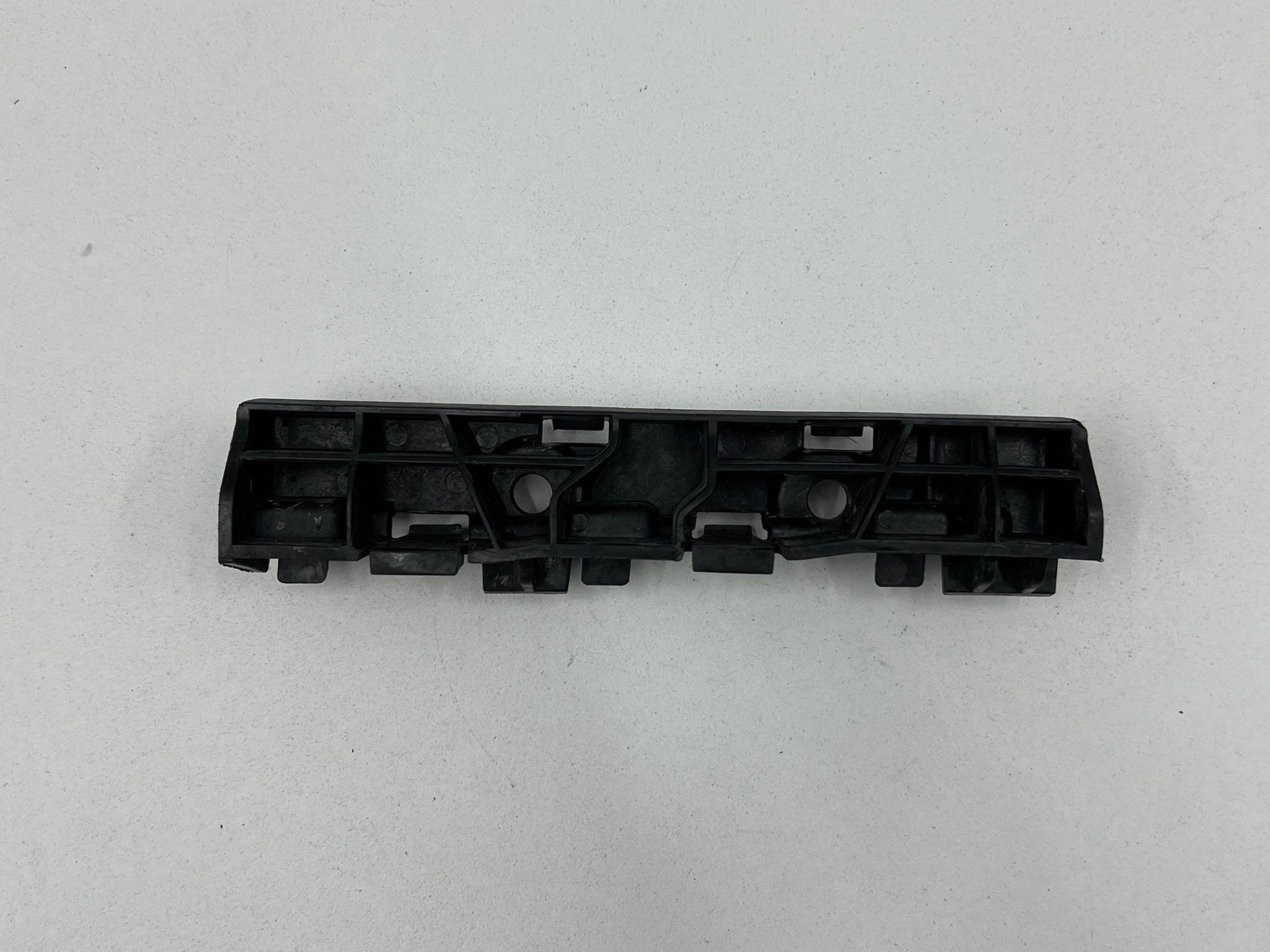 Кронштейн крепления порога Audi A6 C8 2023 OEM 4K0853922