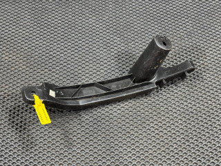 Крепление бампера переднего Volkswagen Jetta 5 поколение 2007, 2.0 л., бензин, седан, 1K0807889B