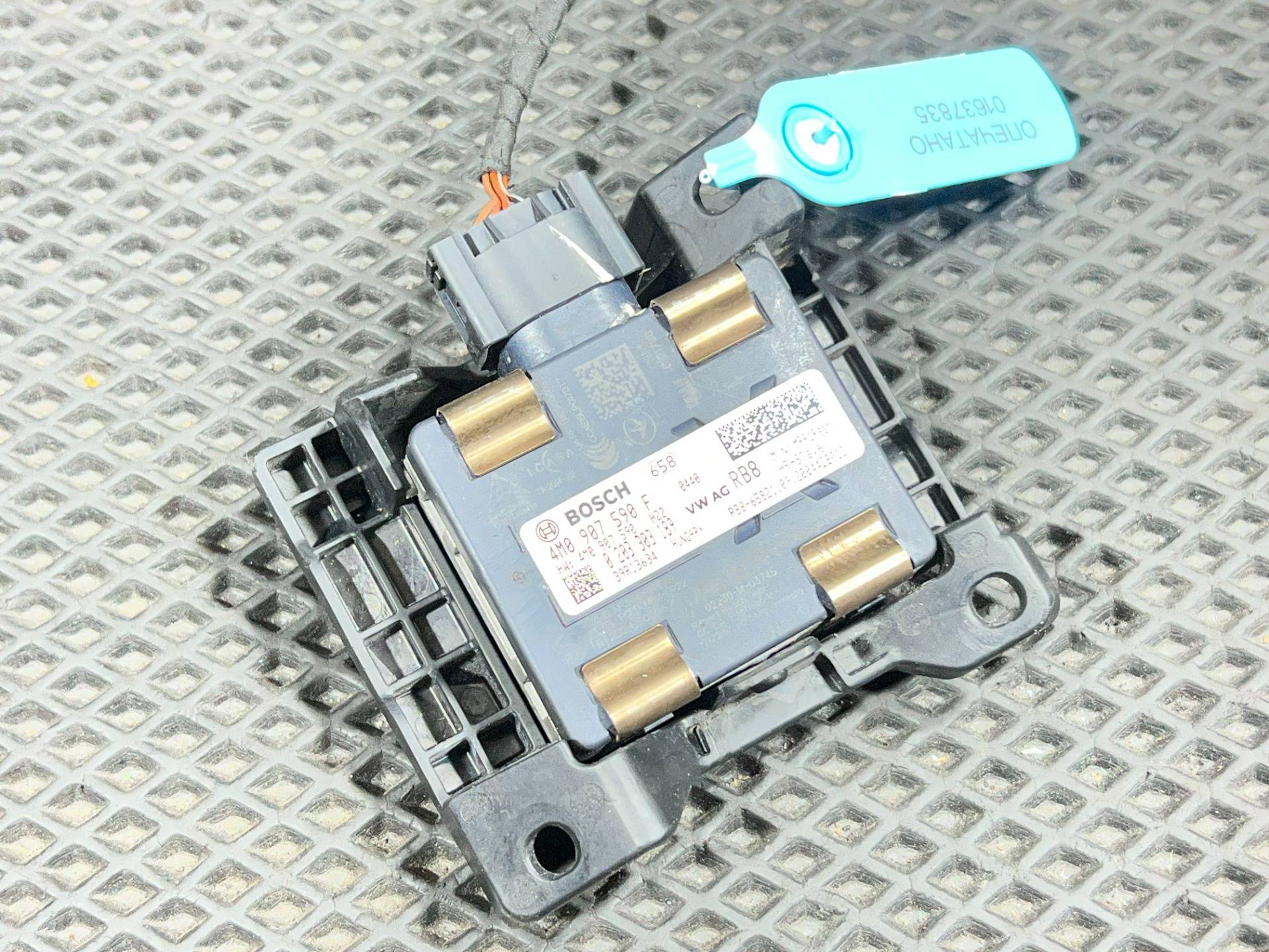 Датчик мертвых (слепых) зон Audi A4 B9 2021 OEM 4M0907590F, 8W0907175, 4M0907590