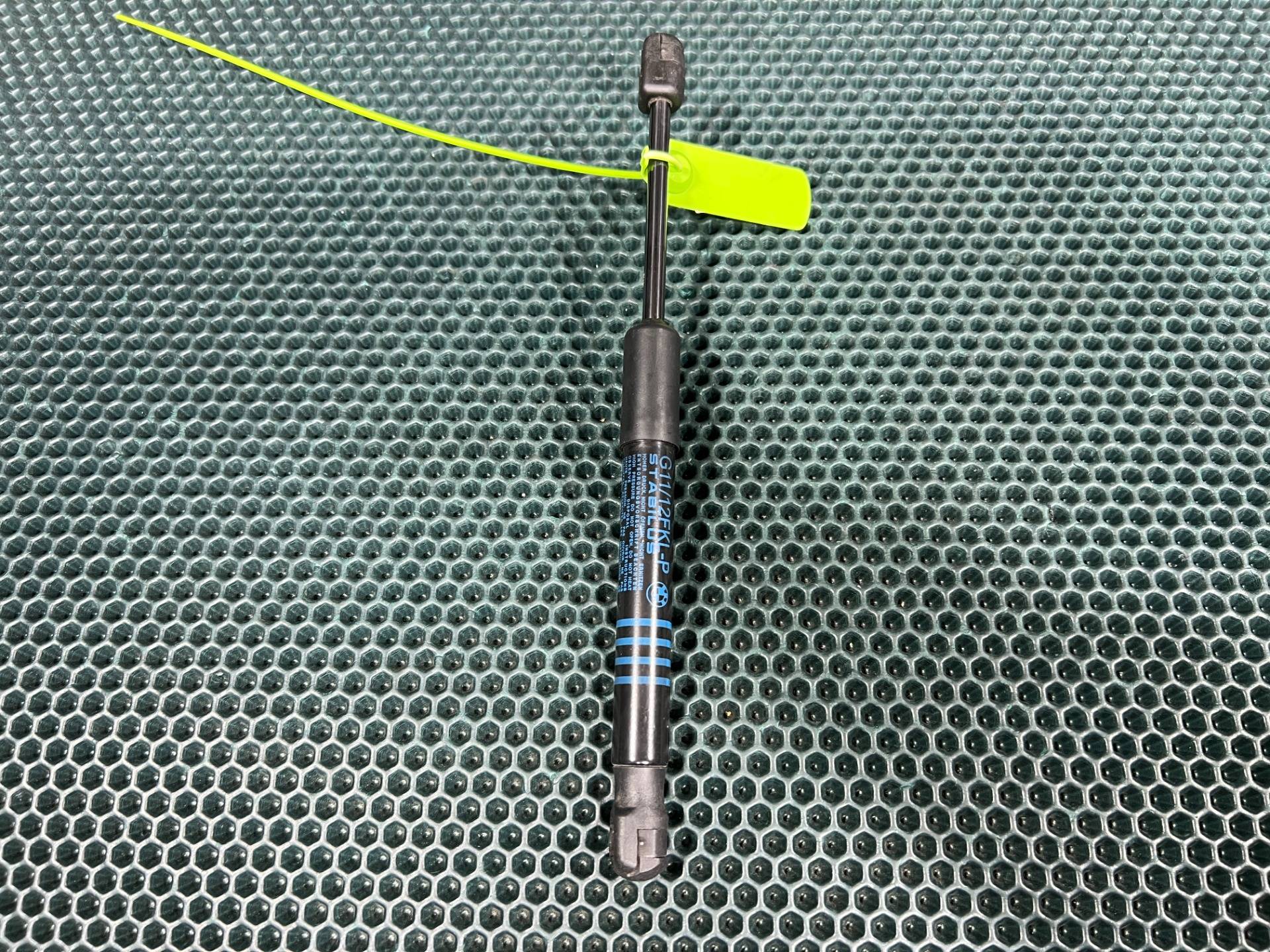 Амортизатор капота BMW M5 F90 2017 OEM 51237347402