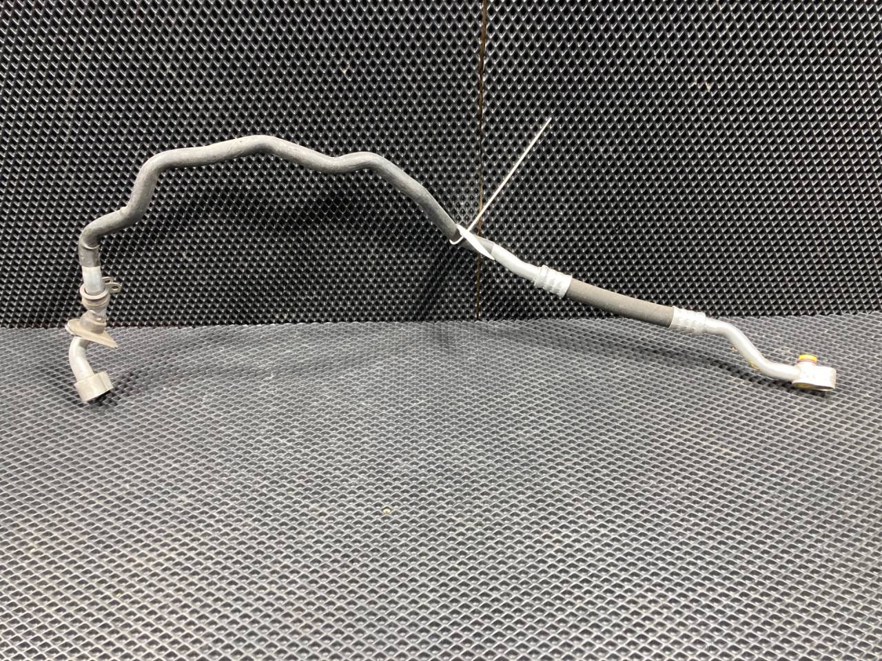 трубка кондиционера Porsche Cayenne 955 2006, 4.5 л., M 48.00, бензин, АКПП, внедорожник 5 дв., 7L0820743M - фото №1