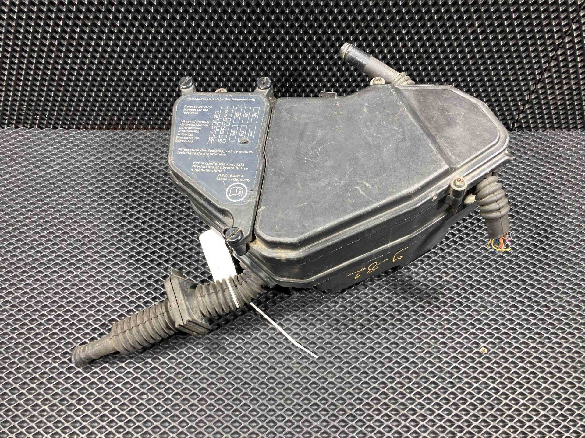 Блок предохранителей Porsche Cayenne 955 2006 OEM 7L0010338A, 7L0937576A