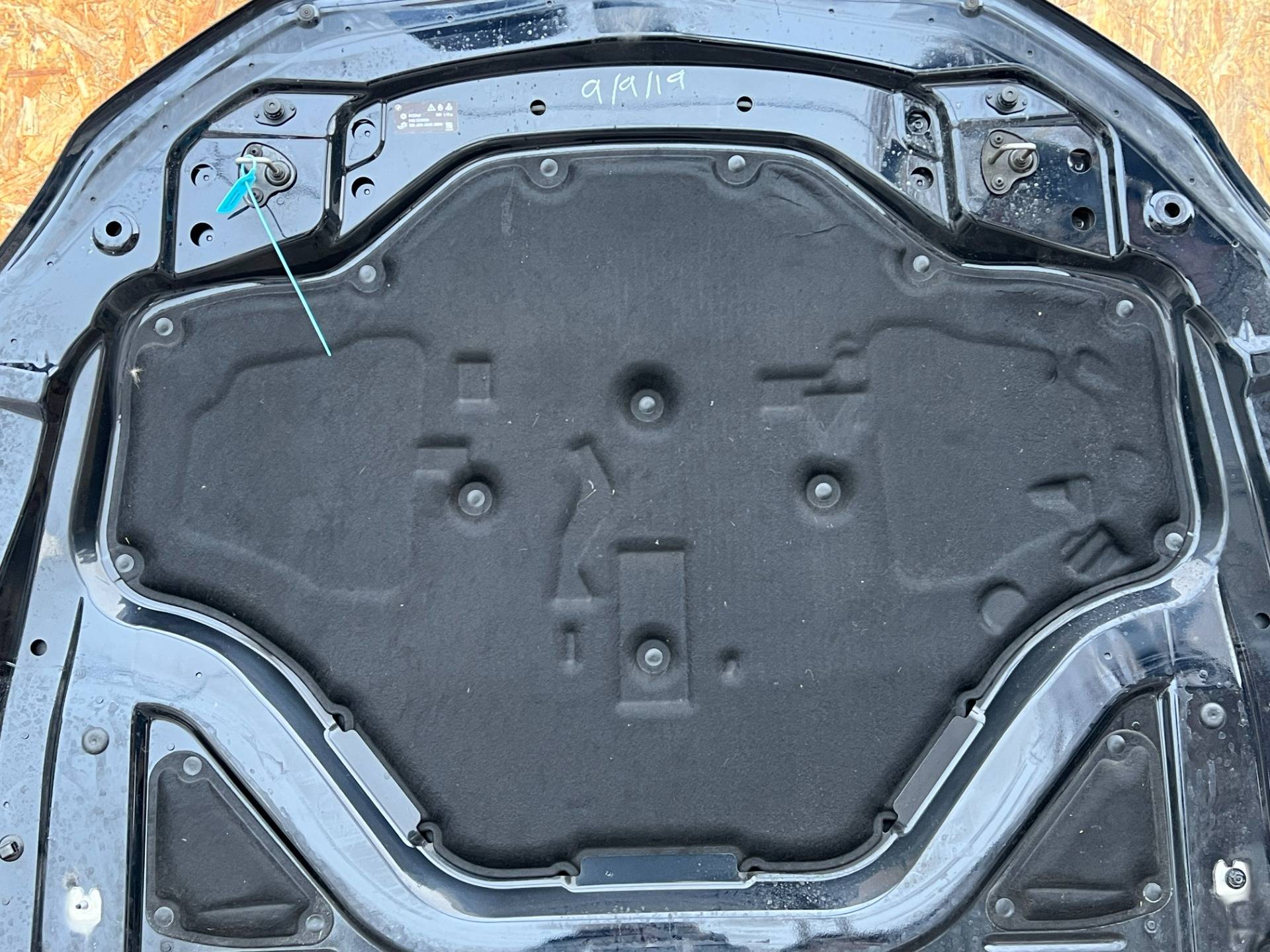Шумоизоляция капота BMW 7 G11/G12 2017 OEM 51487330652