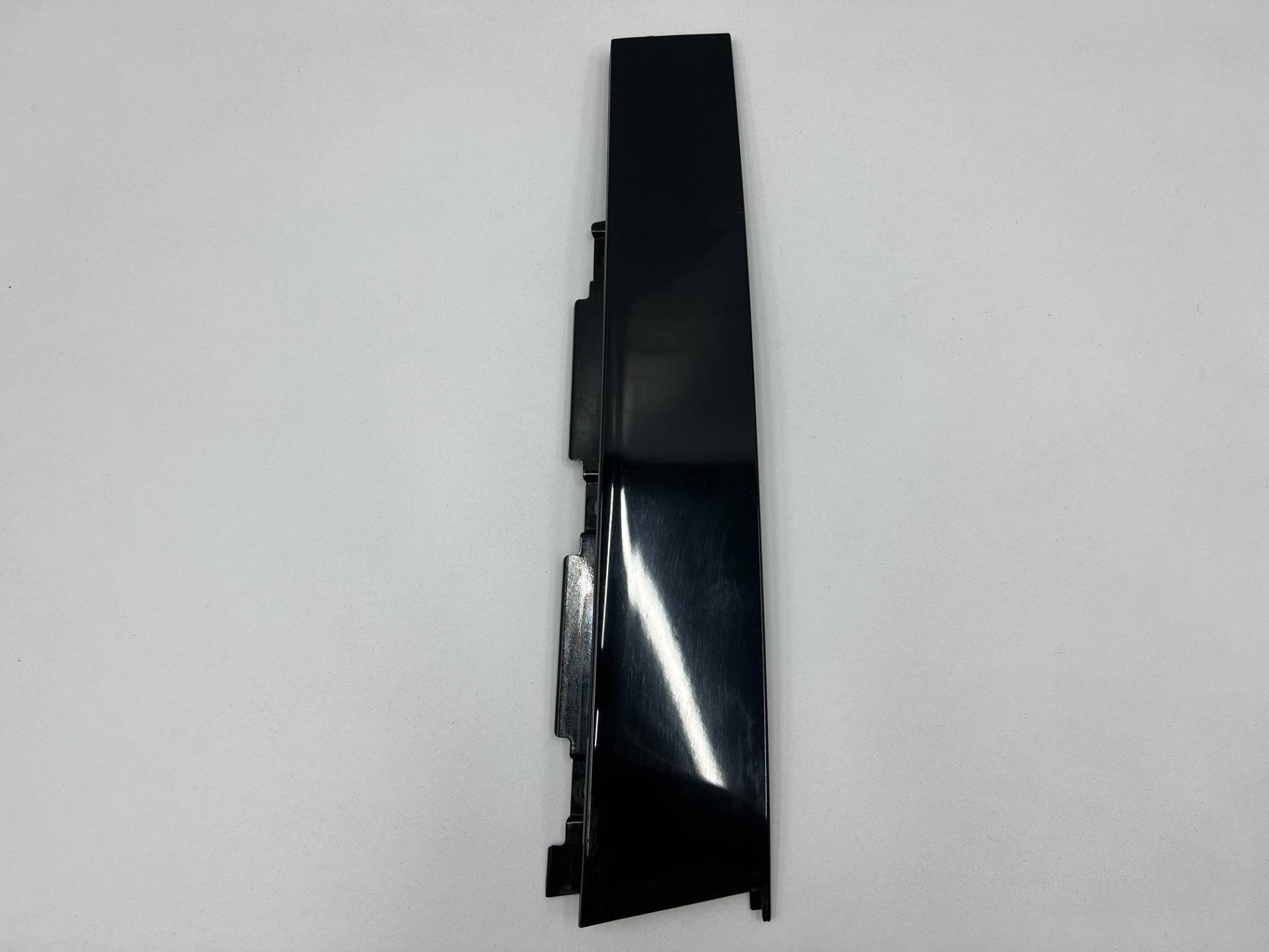 Накладка двери передней левой Kia Carnival 4 2022 OEM 82250-R0010
