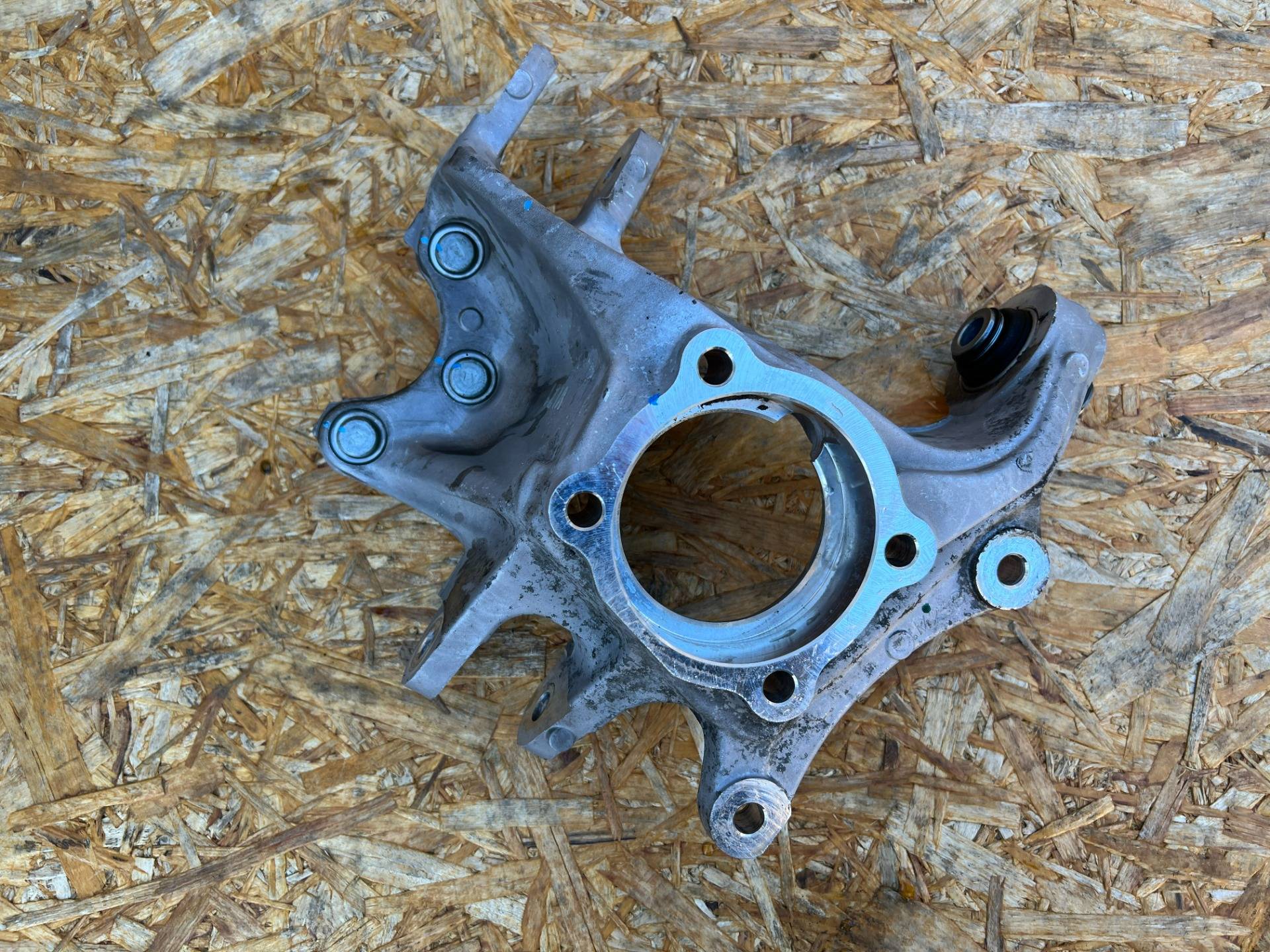 кулак задний правый Kia Sorento 4 2023 OEM 52711-P2000