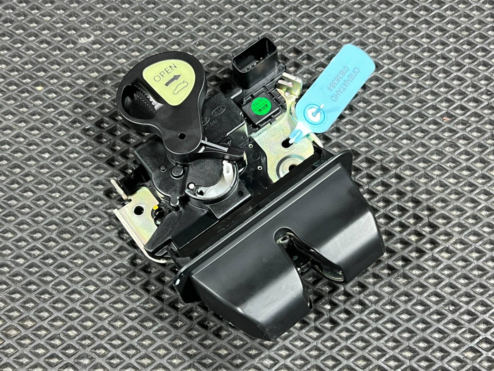 Замок багажника Genesis G70 2019 OEM 81230-G9100