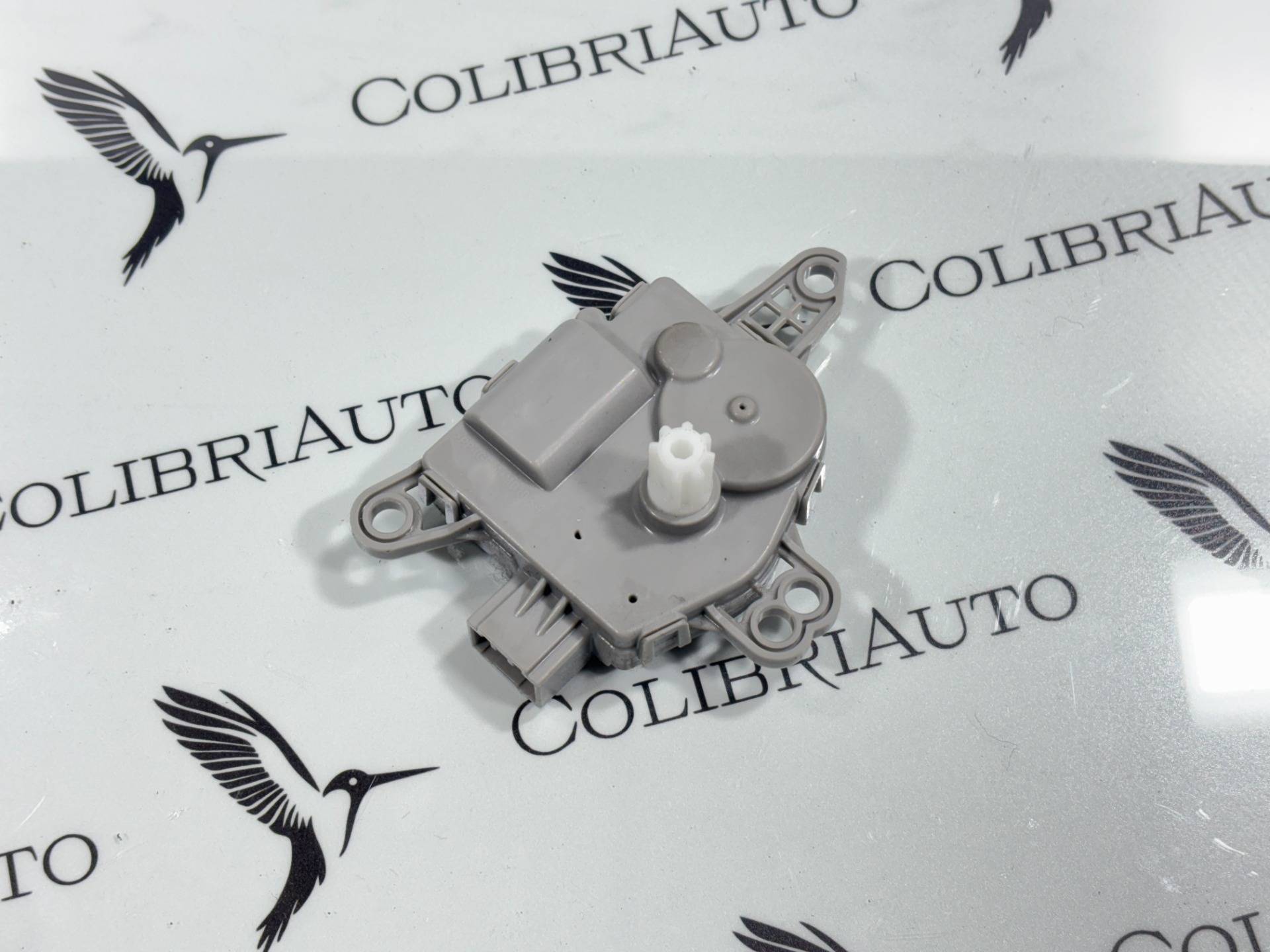 Моторчик заслонки печки Kia K5 3 2020 OEM EA1F1-DN8AB02