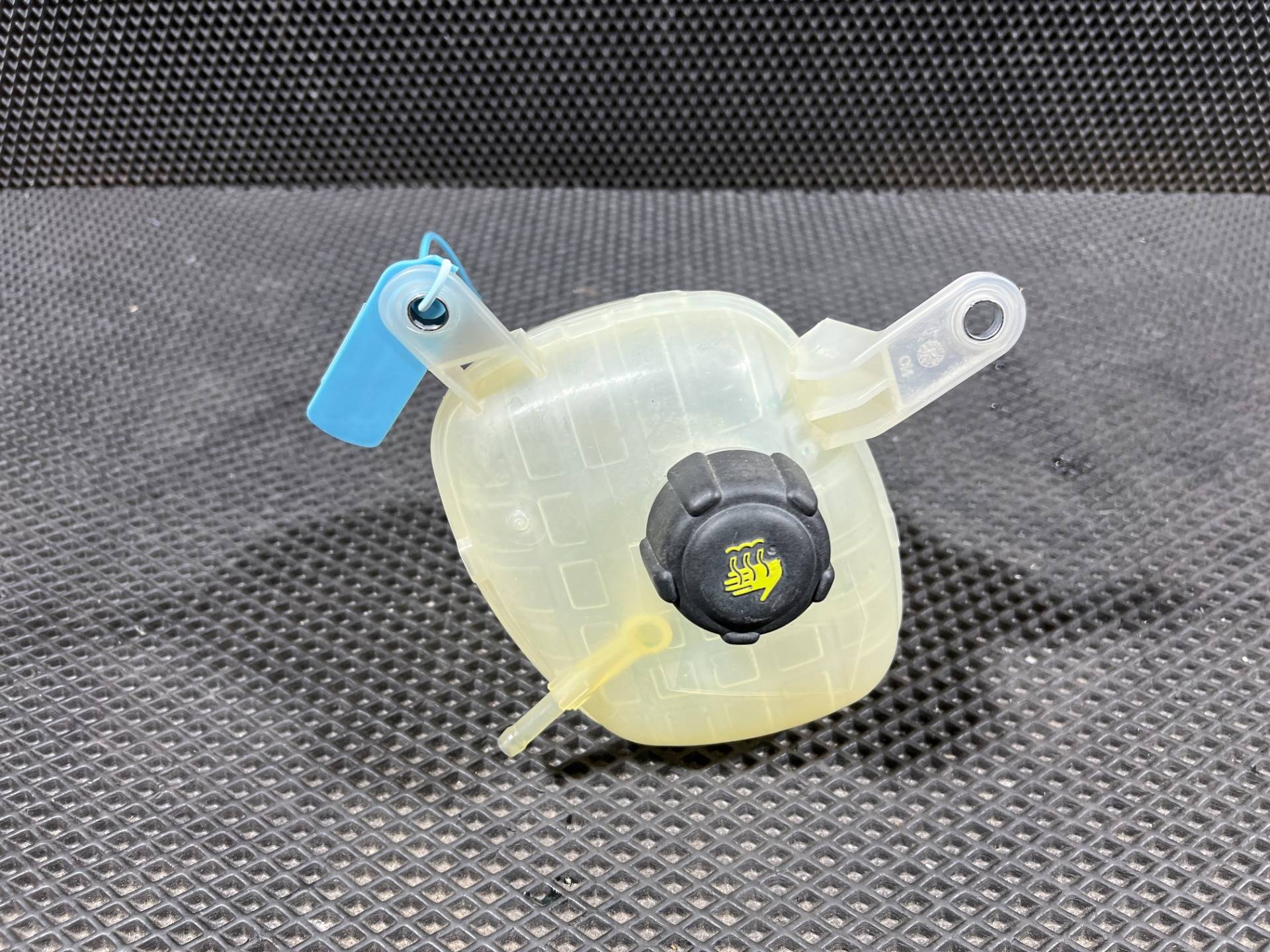 Бачок расширительный Nissan Rogue T33 2022 OEM 217106RC0A