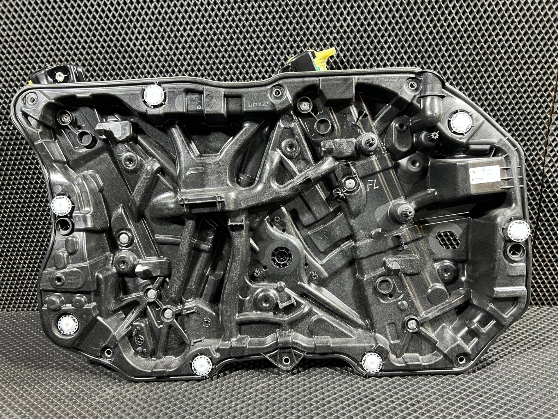 стеклоподъемник передний левый BMW 7 G11/G12 2017 OEM 7479059