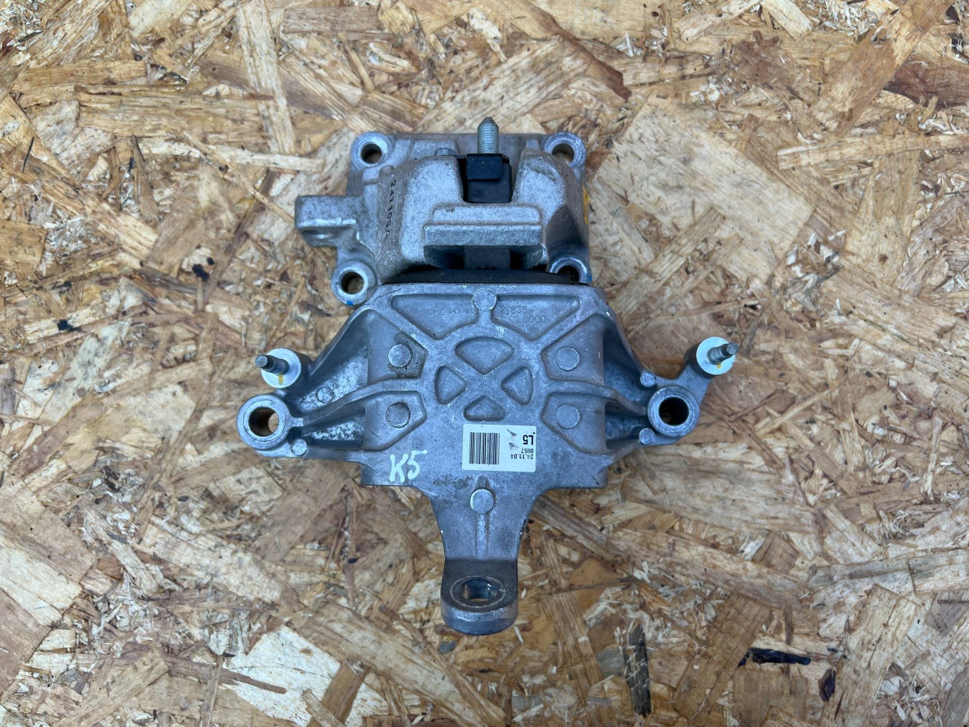 Подушка крепления двигателя Hyundai Sonata 8 поколение 2025 OEM 21835L8000