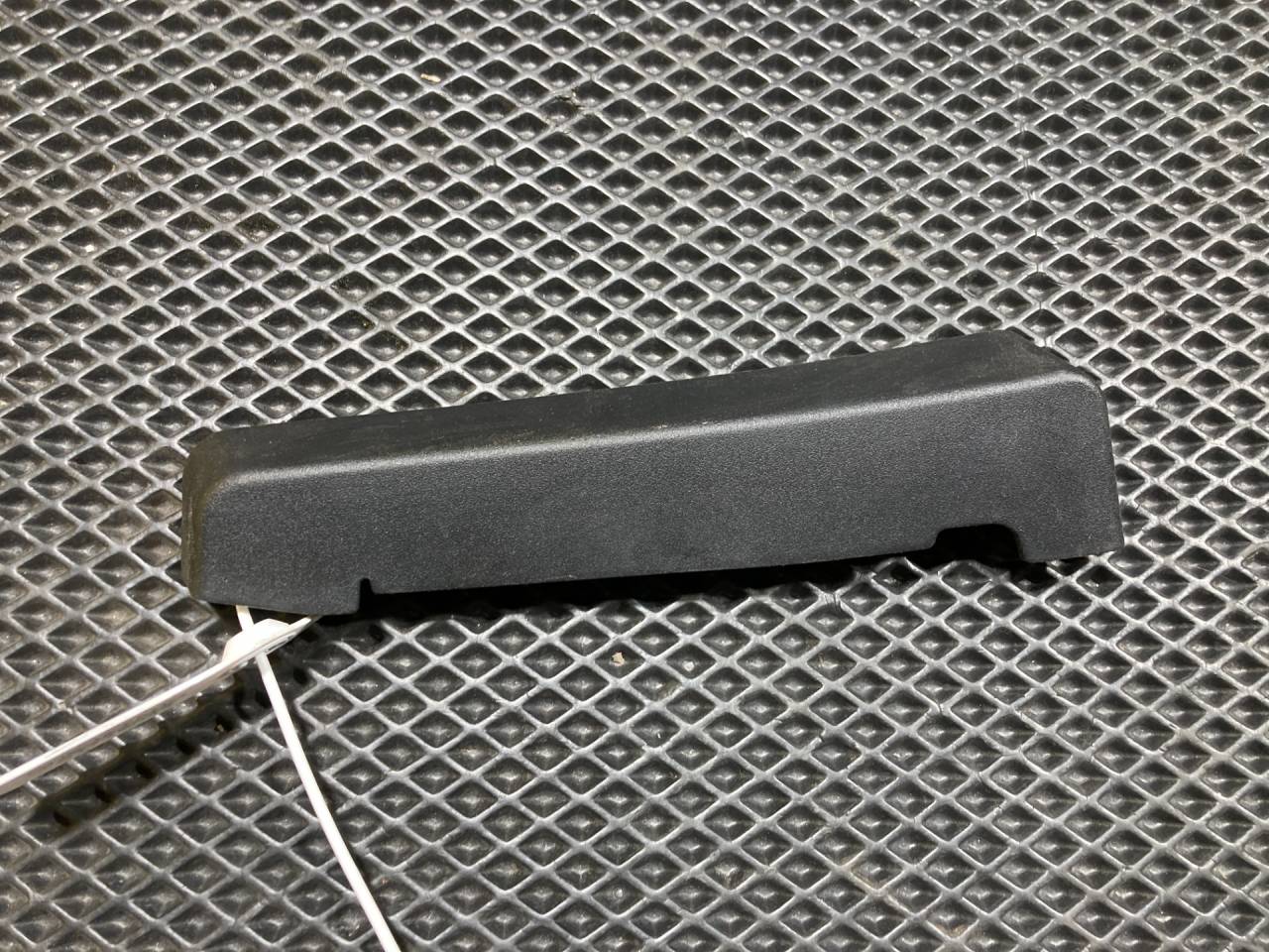 накладка двери (крышки) багажника Jaguar XE 1 поколение 2017, 3.0 л., бензин, АКПП, седан, GX73425A35AA, T4N8185 - фото №1