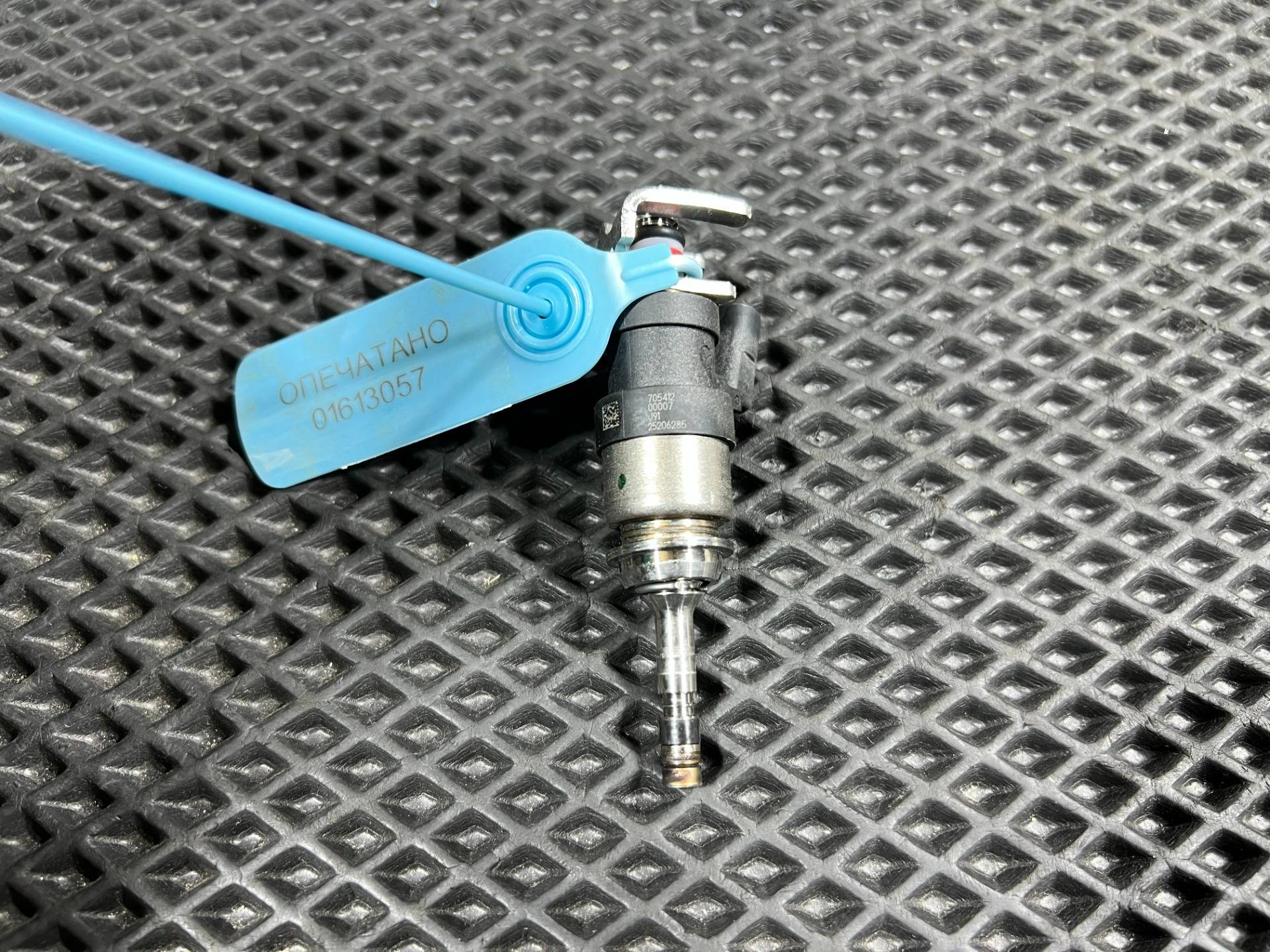 Форсунка Buick Encore GX рестайлинг 2024 OEM 25206285, 25204906, 55492929, 55515687