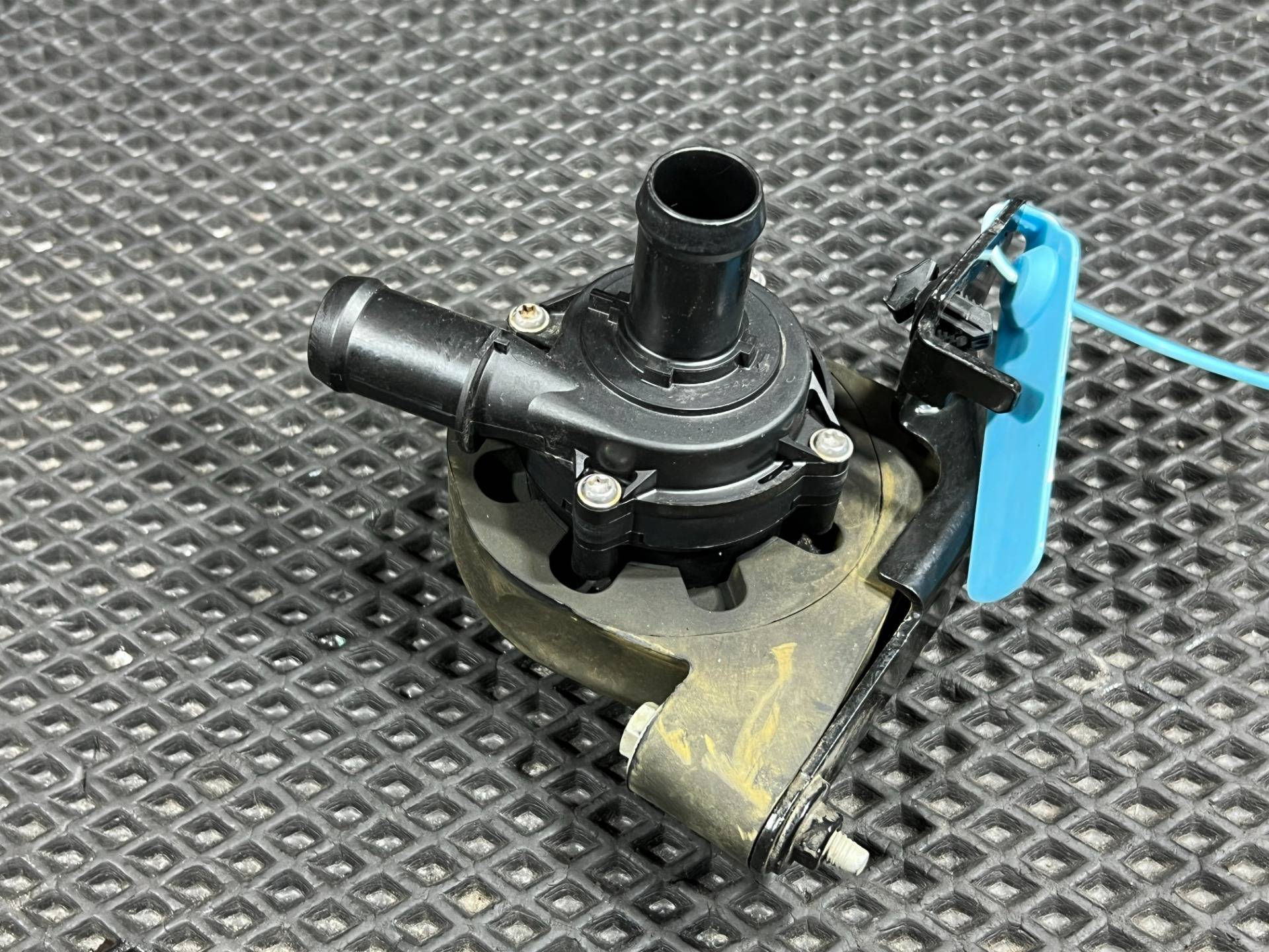 Насос антифриза дополнительный Buick Envista 2024 OEM 42795010