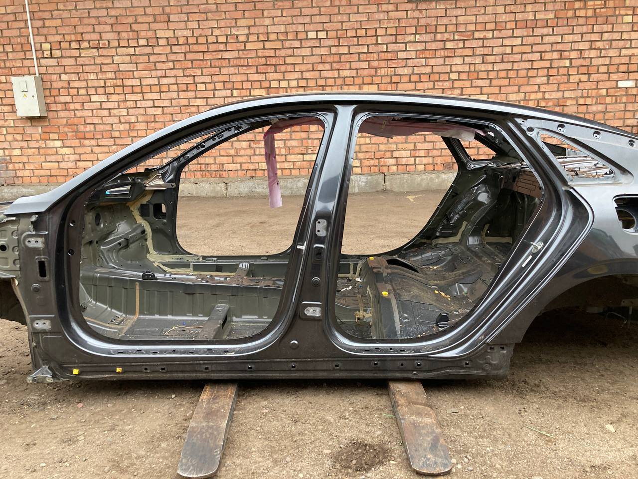 Стойка кузовная центральная левая Kia K5 3 поколение 2020, 1.6 л., G4FP, бензин, АКПП - фото №1