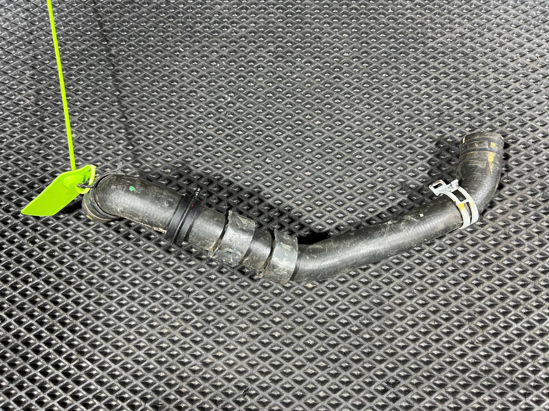 Патрубок (трубопровод, шланг) Mercedes-Benz C W205 2017 OEM A2642009700