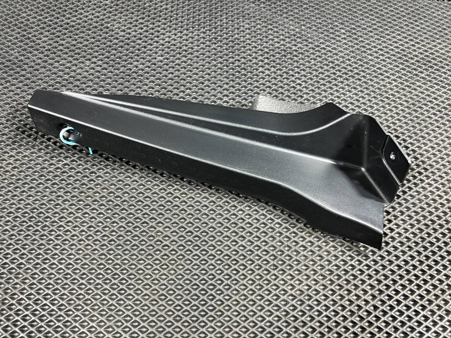Пыльник крыла переднего левого Buick Encore GX рестайлинг 2024 OEM 42733444