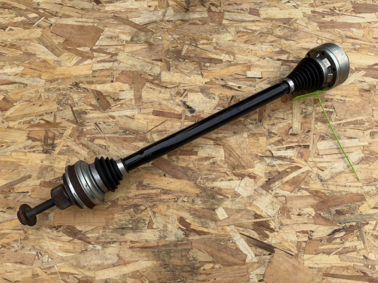 полуось задняя (приводной вал, ШРУС) Audi A6 C8 2018, 3.0 л., бензин, АКПП, седан, 4K0501203A - фото №1