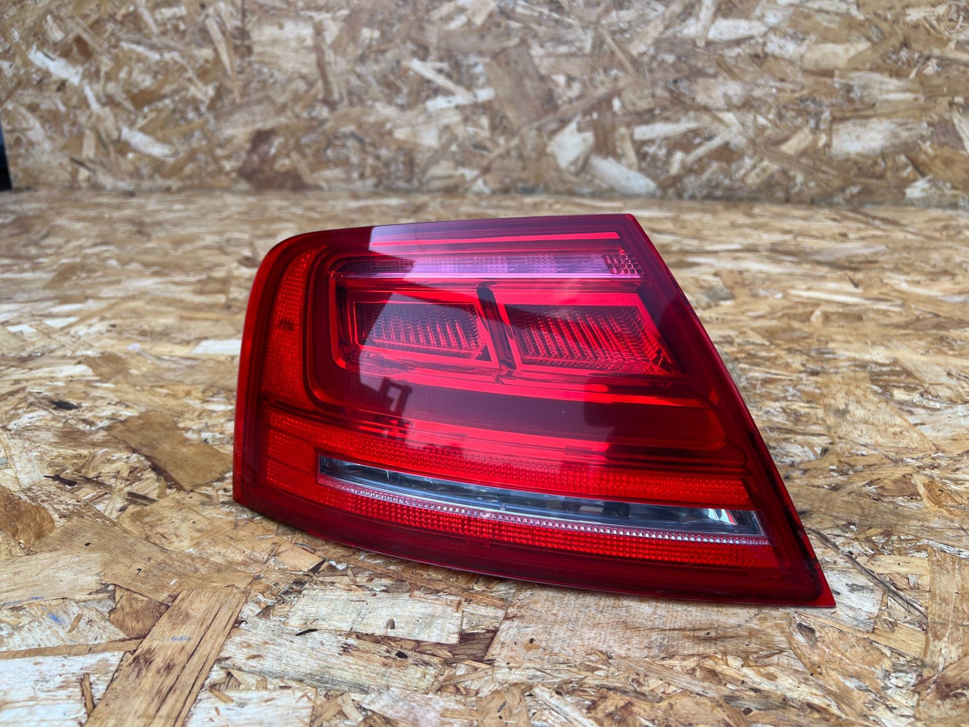 Фонарь задний левый Audi A8 D4/4H 2013 OEM 4H0945095A