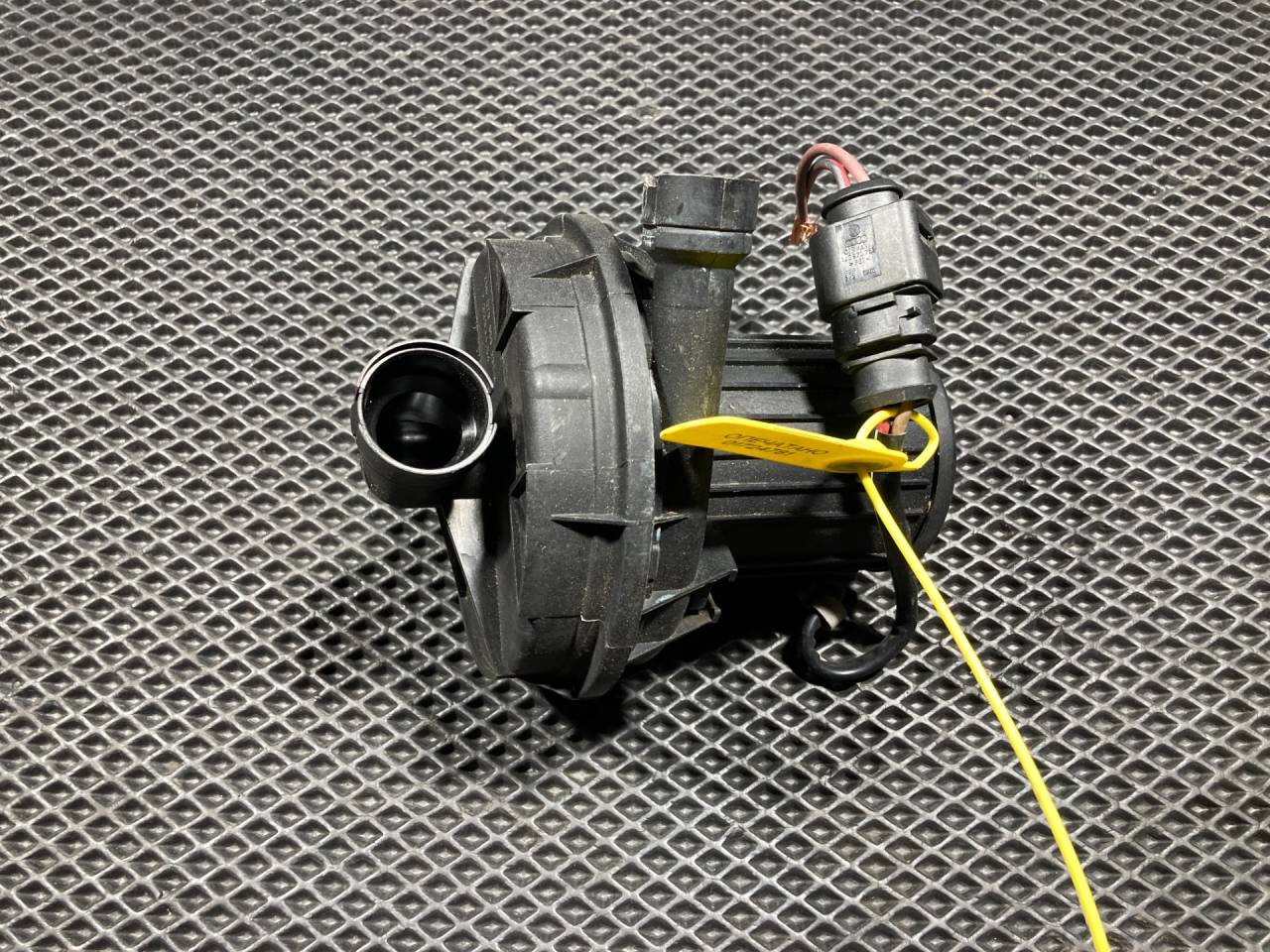 насос продувки катализатора Audi A7 4G 2011, 3.0 л., CGWD, бензин, АКПП, хетчбэк 5 дв., 079959253, 079959231A - фото №1