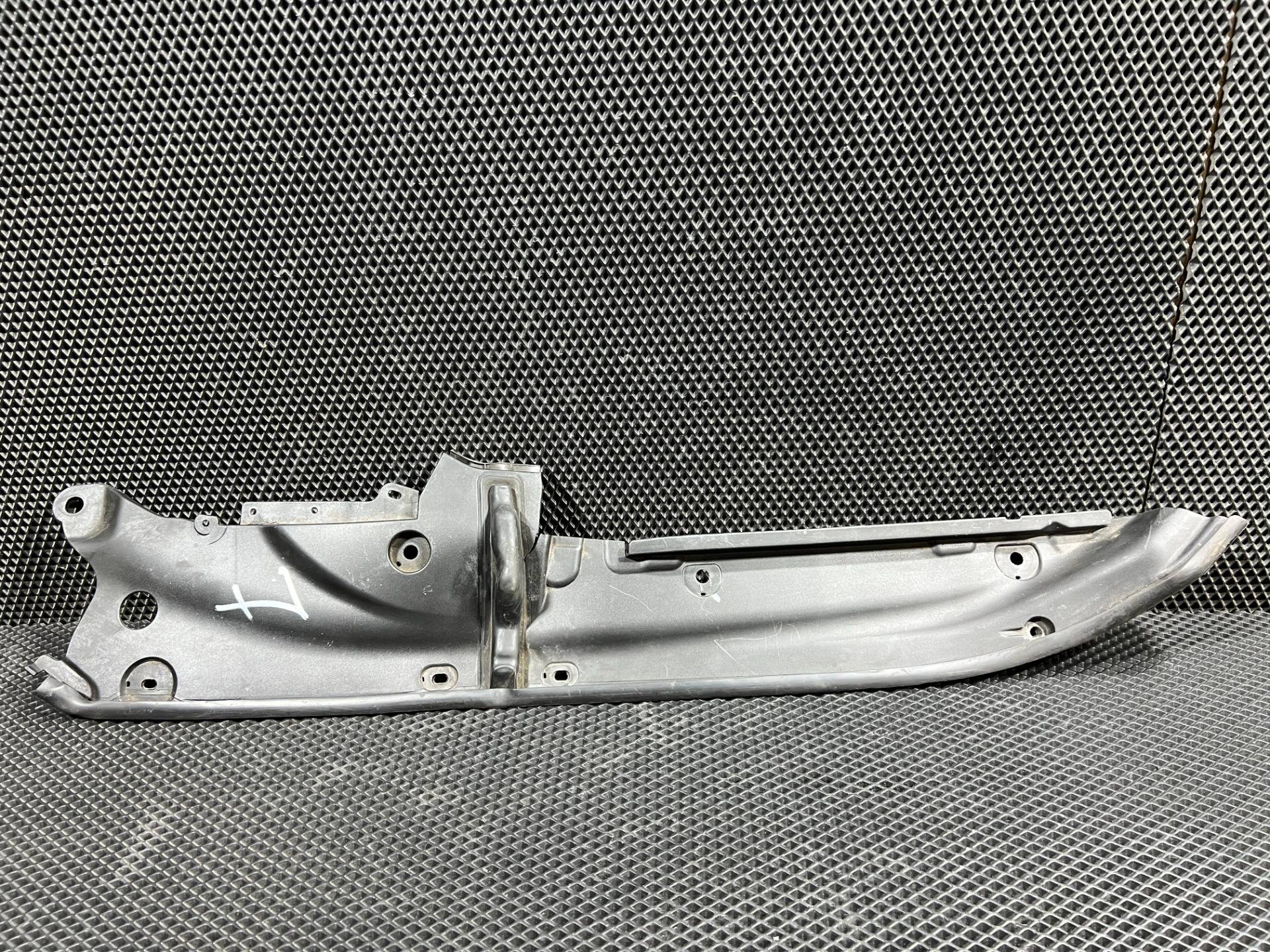 Уплотнитель крыла BMW 7 G11/G12 2017 OEM 51767347399