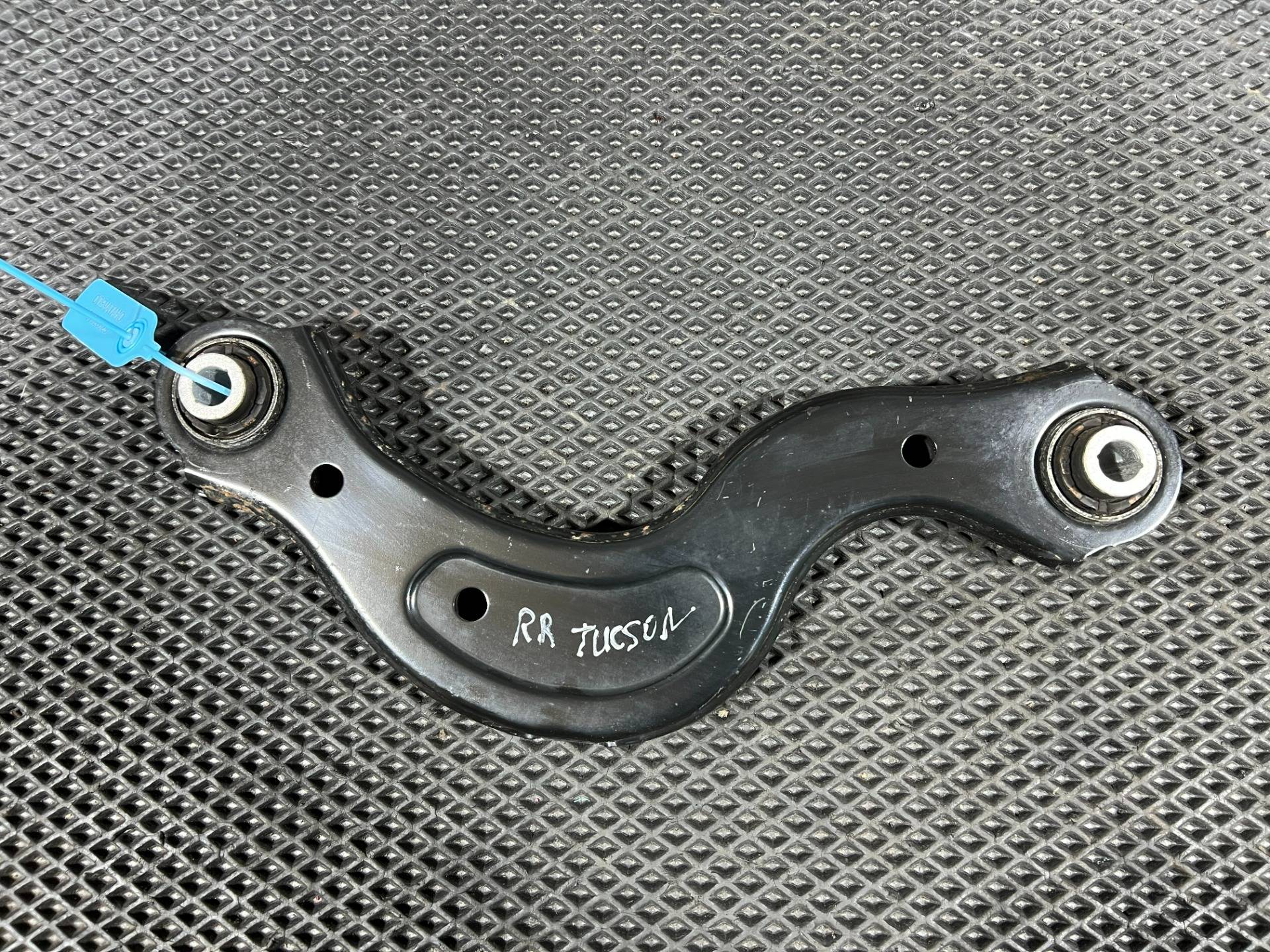 рычаг задний правый Kia Sportage 5 2024 OEM 55120CW000