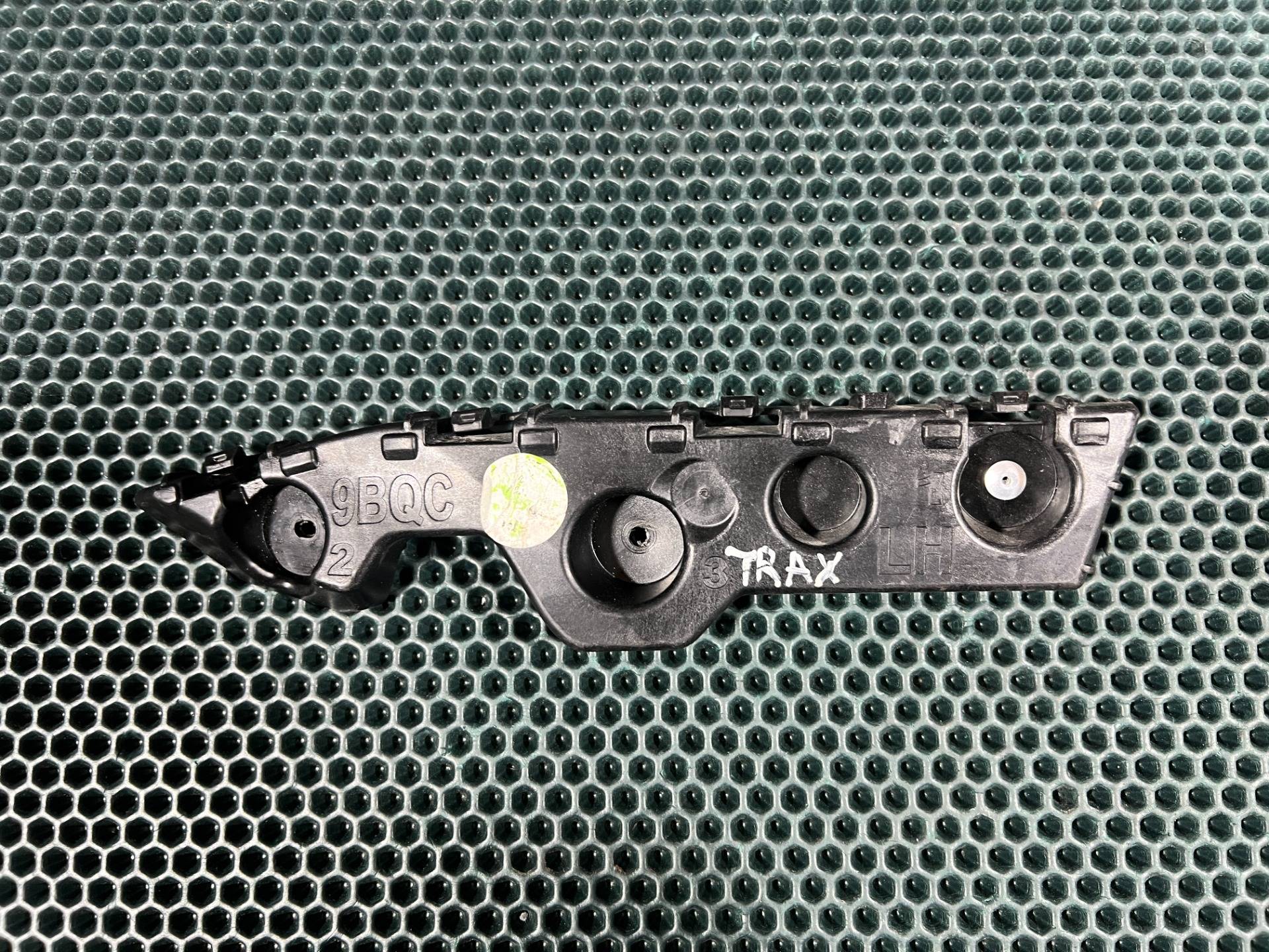 кронштейн крепления бампера заднего Chevrolet Trax 2 2024 OEM 42874702