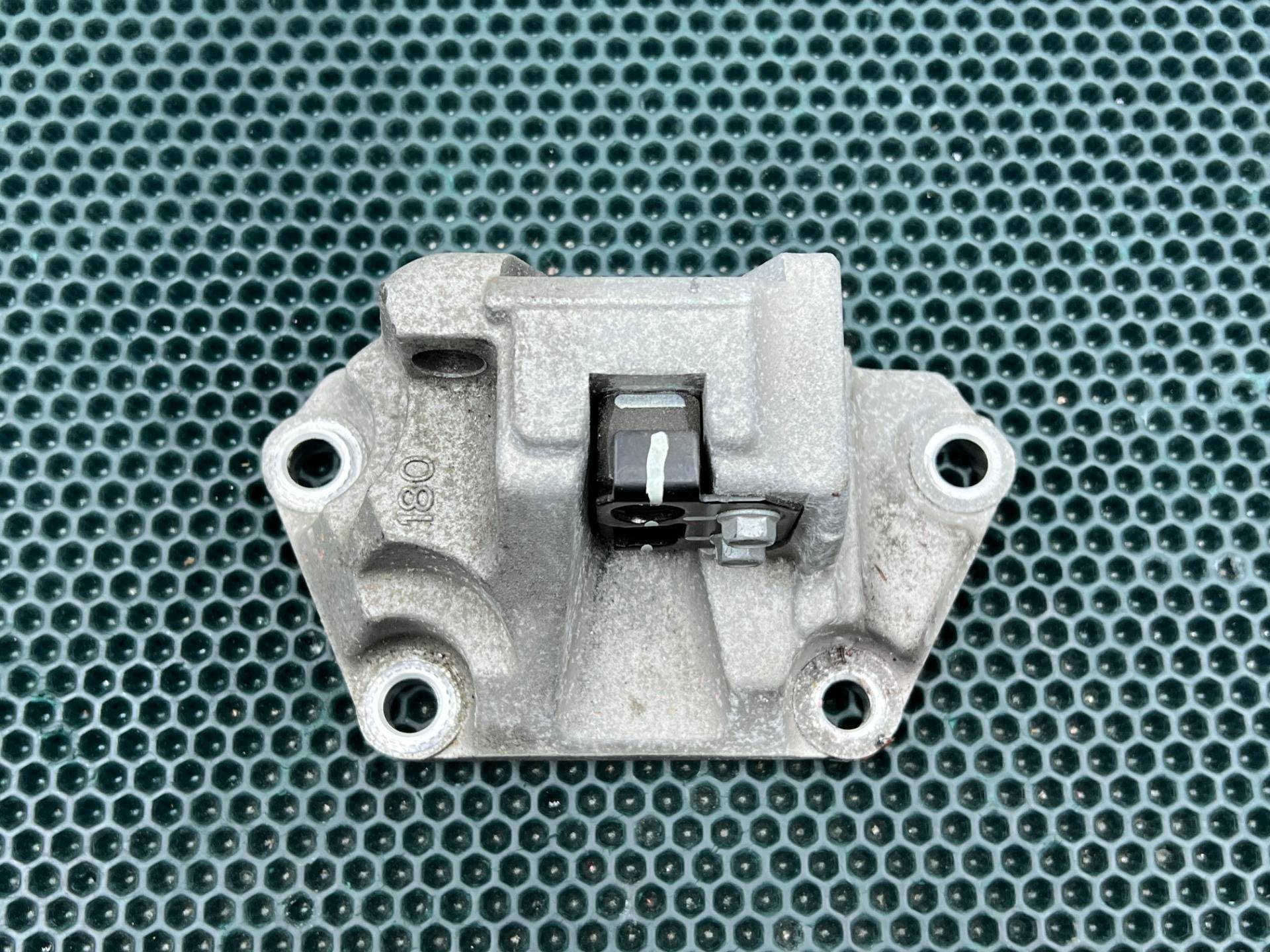 Кронштейн Кпп Kia Carnival 4 2022 OEM 45211-4G130