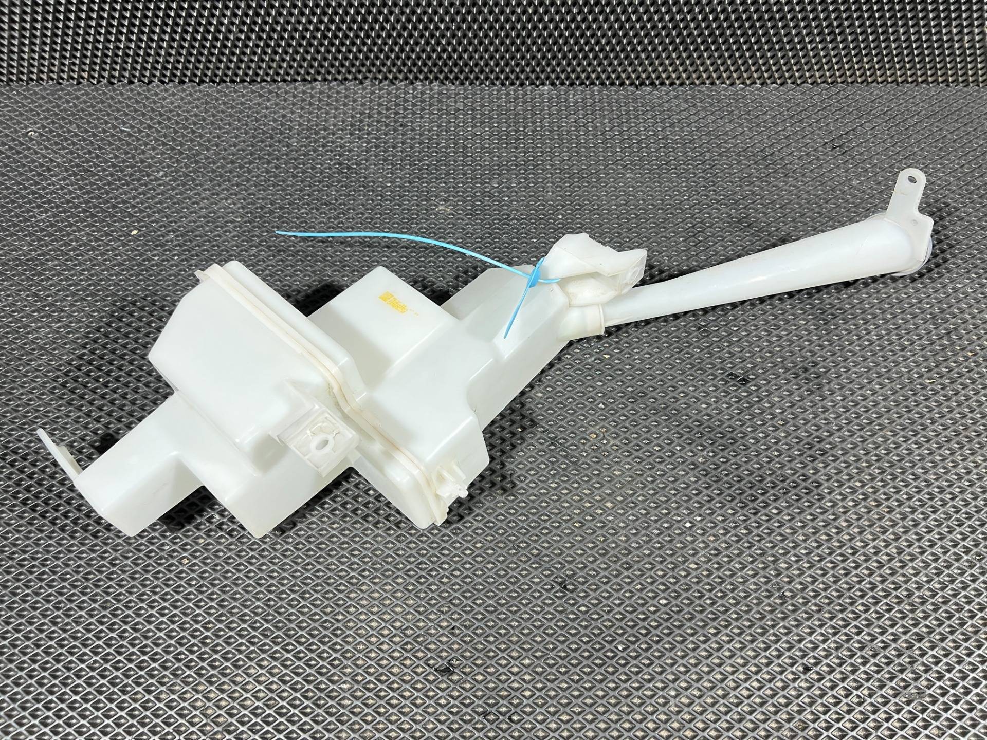 Бачок омывателя Nissan Rogue T33 2022 OEM 289106RR0A, 289106RF0A