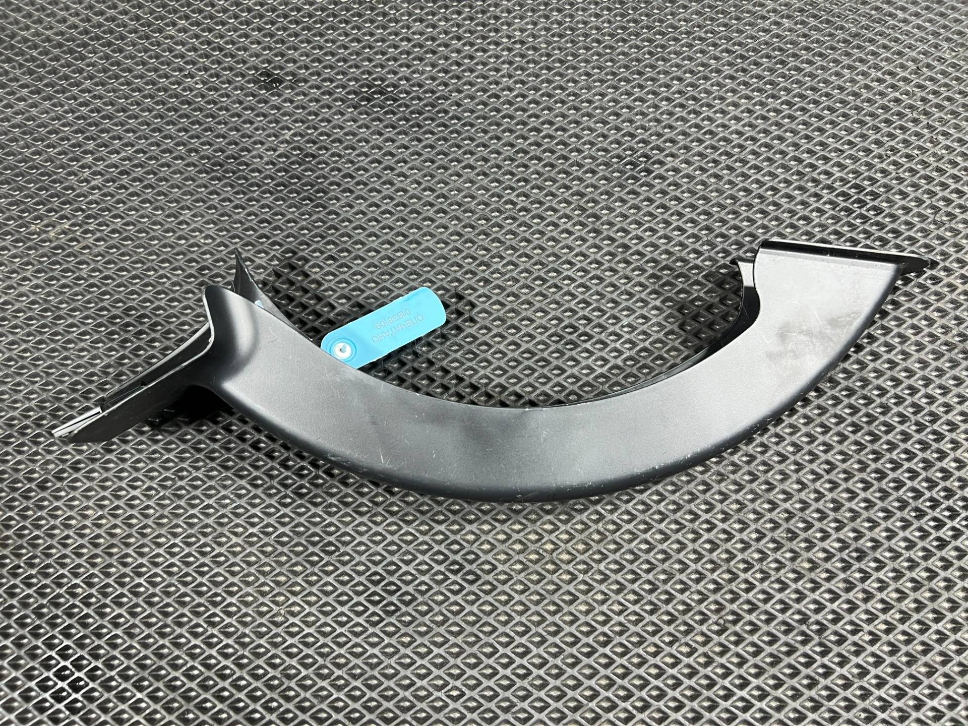 Петля крышки багажника Genesis G70 2019 OEM 81911-G9100